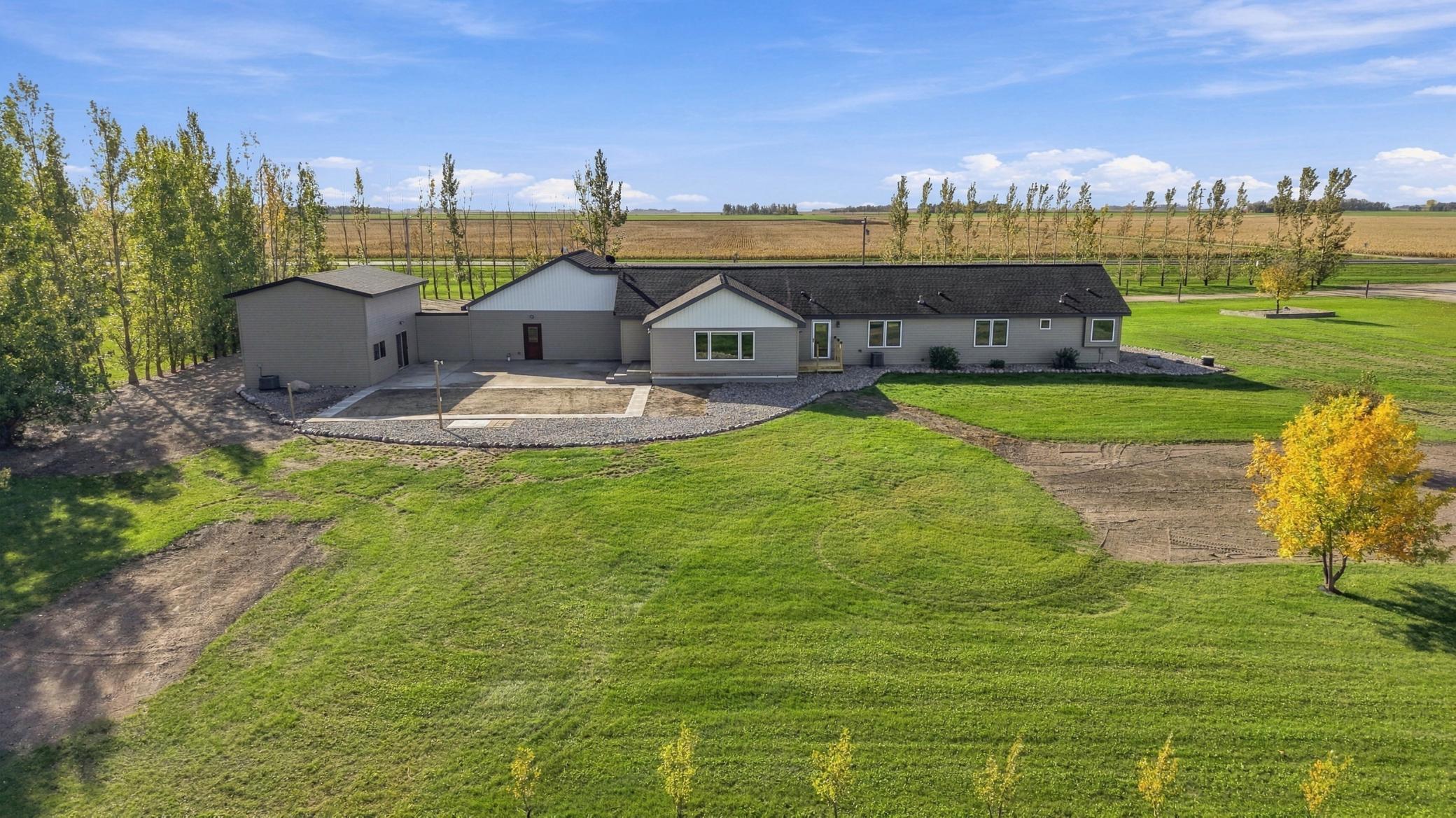2007 single family home for sale at 16405 18th Street SE in Gardner, ND — 4 bed, 3 bath (photo 6 of 69)
