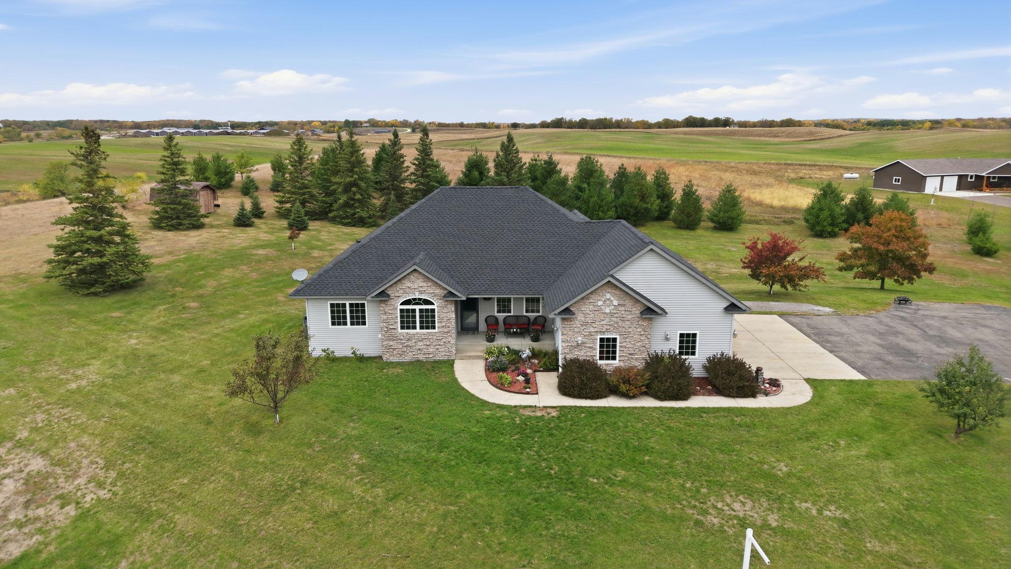 2008 single family home for sale at 4482 Egret Court NW in Alexandria, MN — 3 bed, 3 bath (photo 2 of 64)
