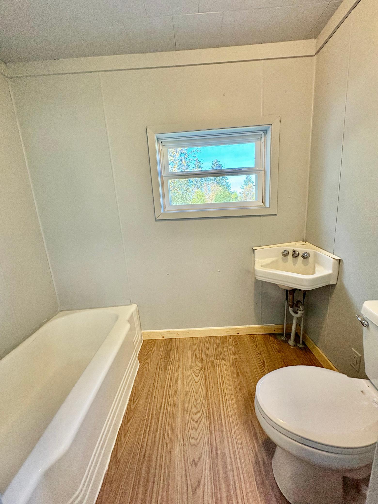 1950 single family home for sale at 412 2nd Street NW in Baudette, MN — 2 bed, 1 bath (photo 12 of 33)