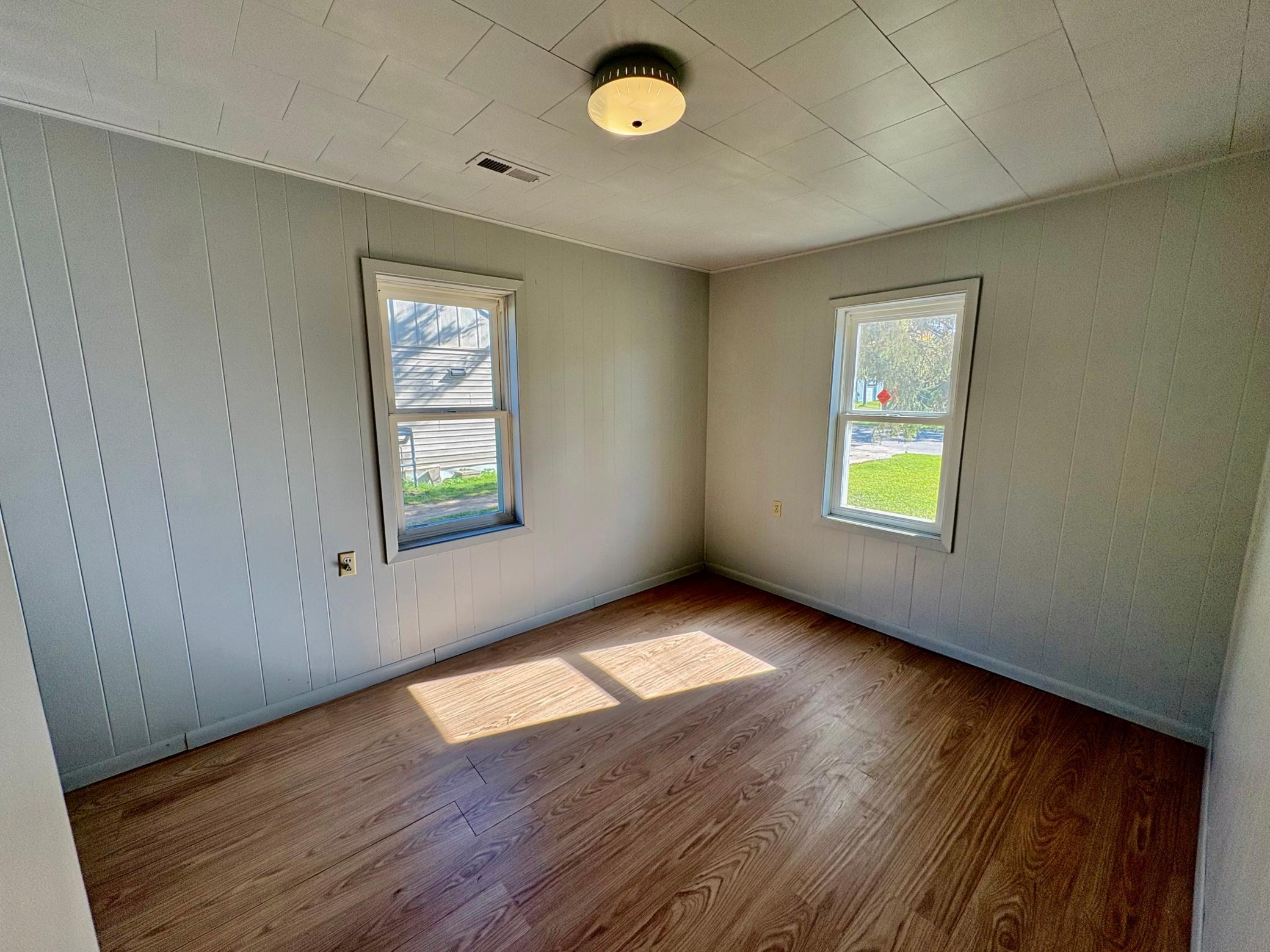 1950 single family home for sale at 412 2nd Street NW in Baudette, MN — 2 bed, 1 bath (photo 14 of 33)