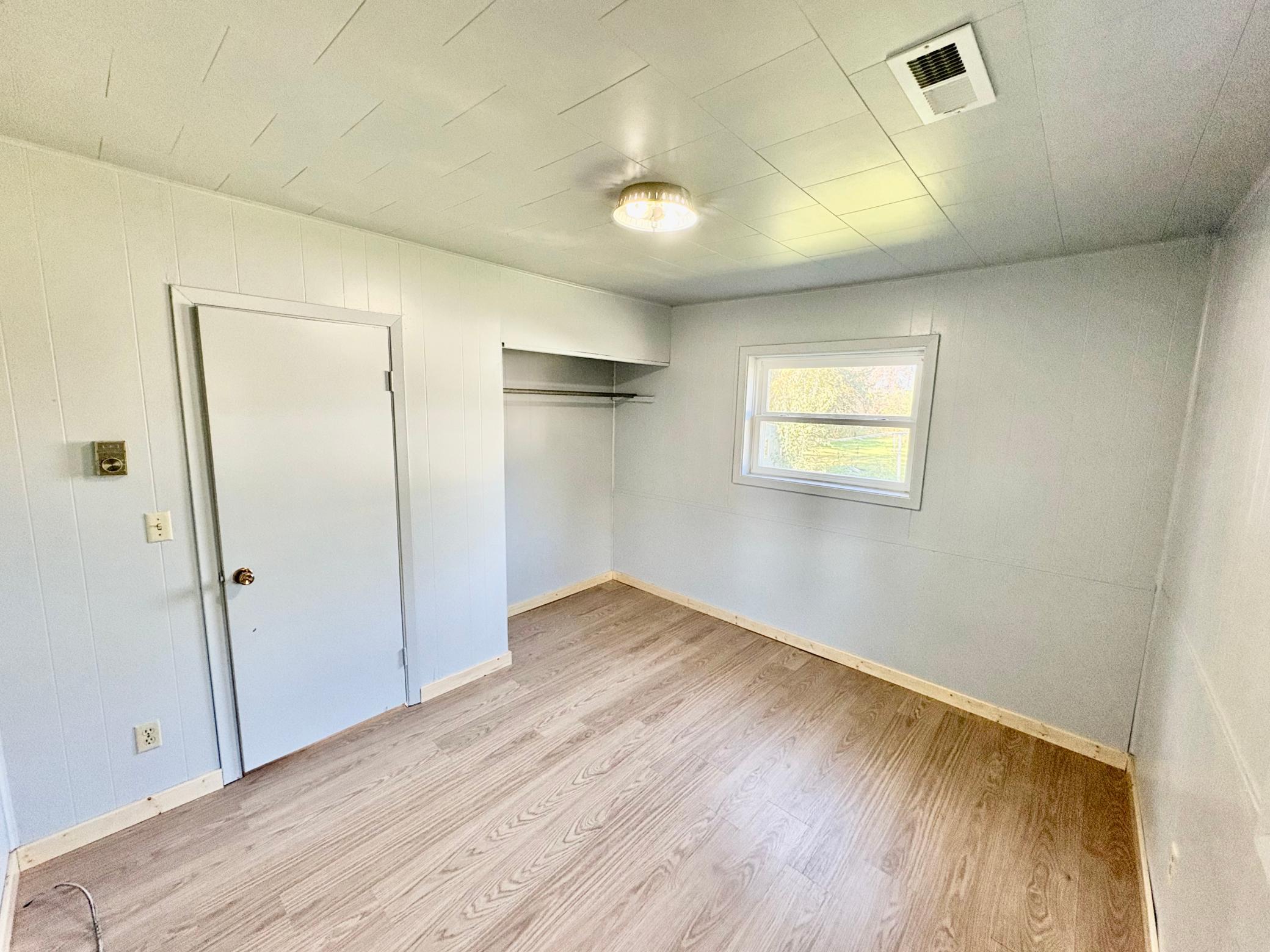 1950 single family home for sale at 412 2nd Street NW in Baudette, MN — 2 bed, 1 bath (photo 15 of 33)