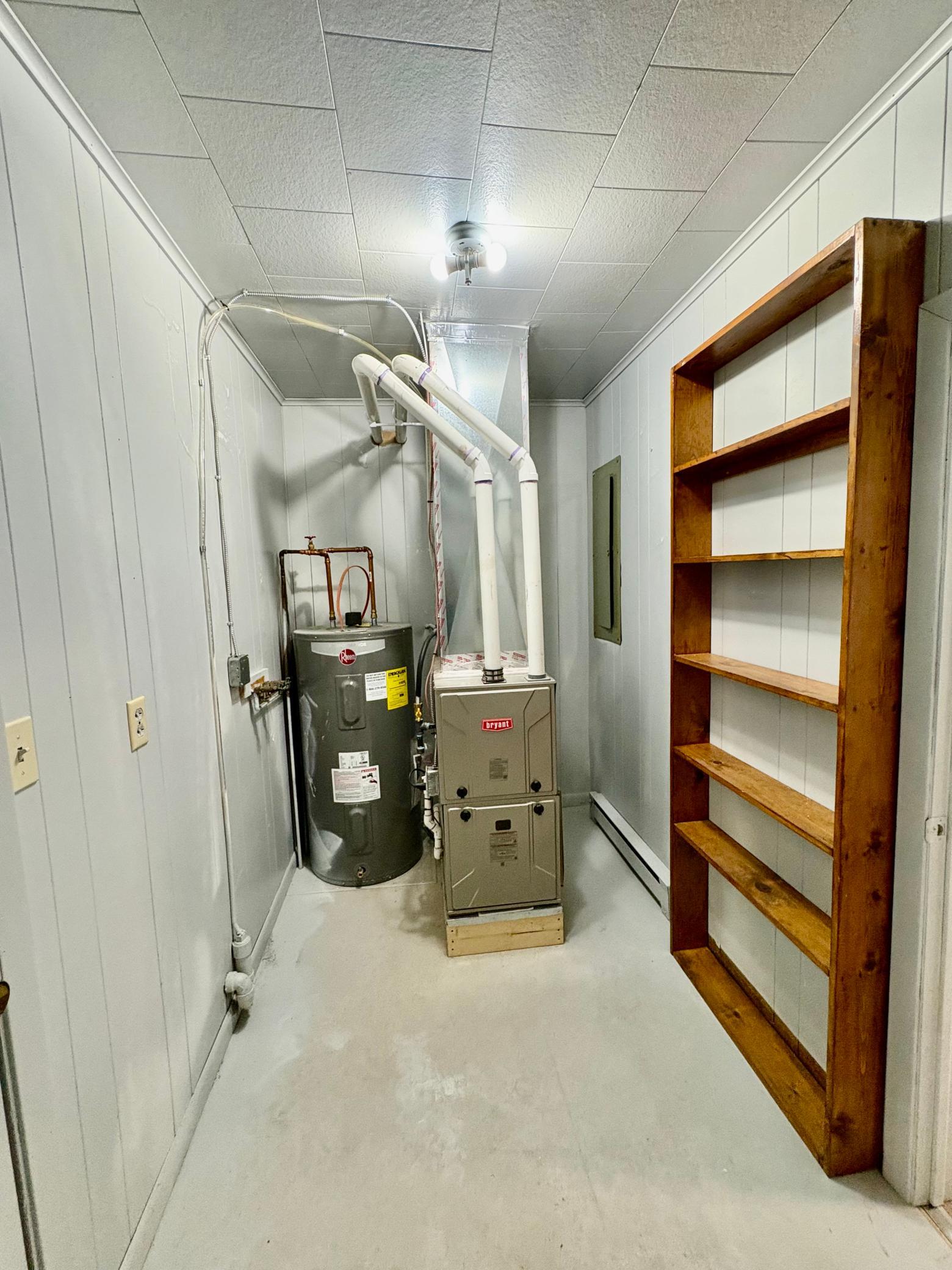 1950 single family home for sale at 412 2nd Street NW in Baudette, MN — 2 bed, 1 bath (photo 10 of 33)