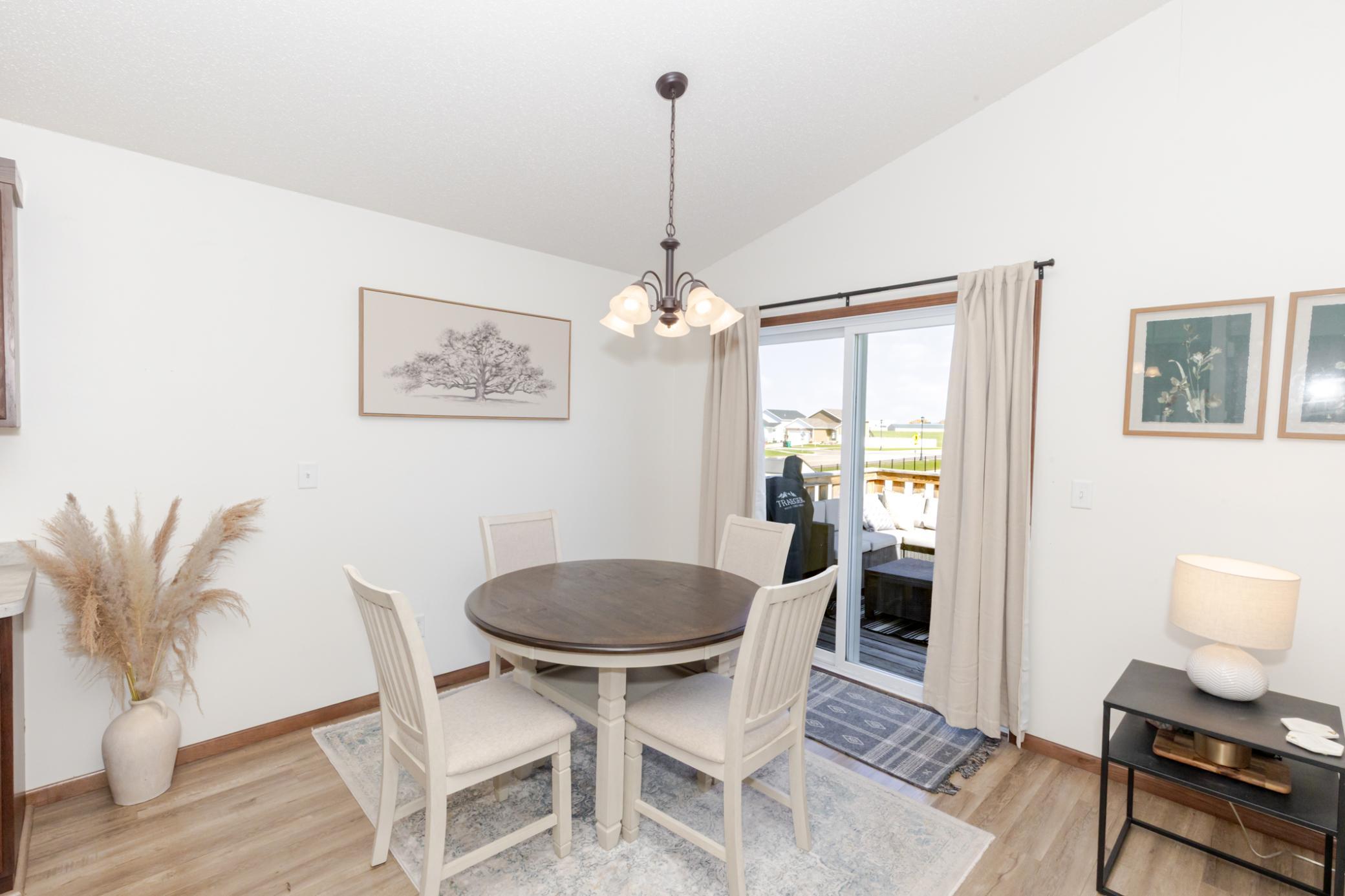 2017 single family home for sale at 2107 Admiral Drive W in West Fargo, ND — 3 bed, 2 bath (photo 13 of 40)