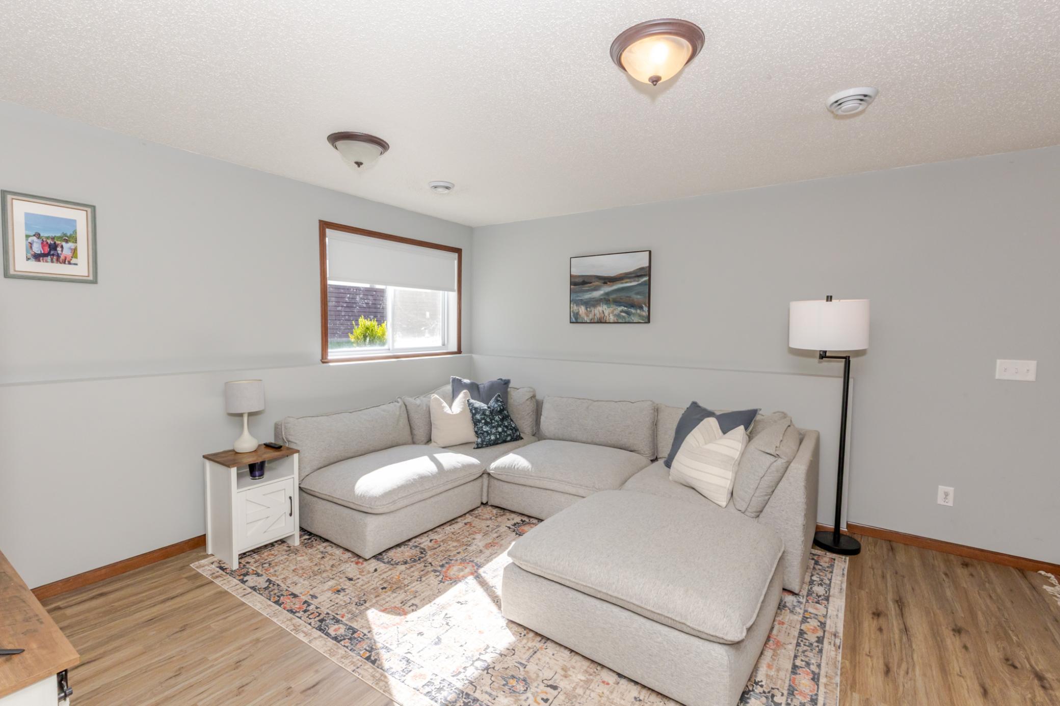2017 single family home for sale at 2107 Admiral Drive W in West Fargo, ND — 3 bed, 2 bath (photo 21 of 40)