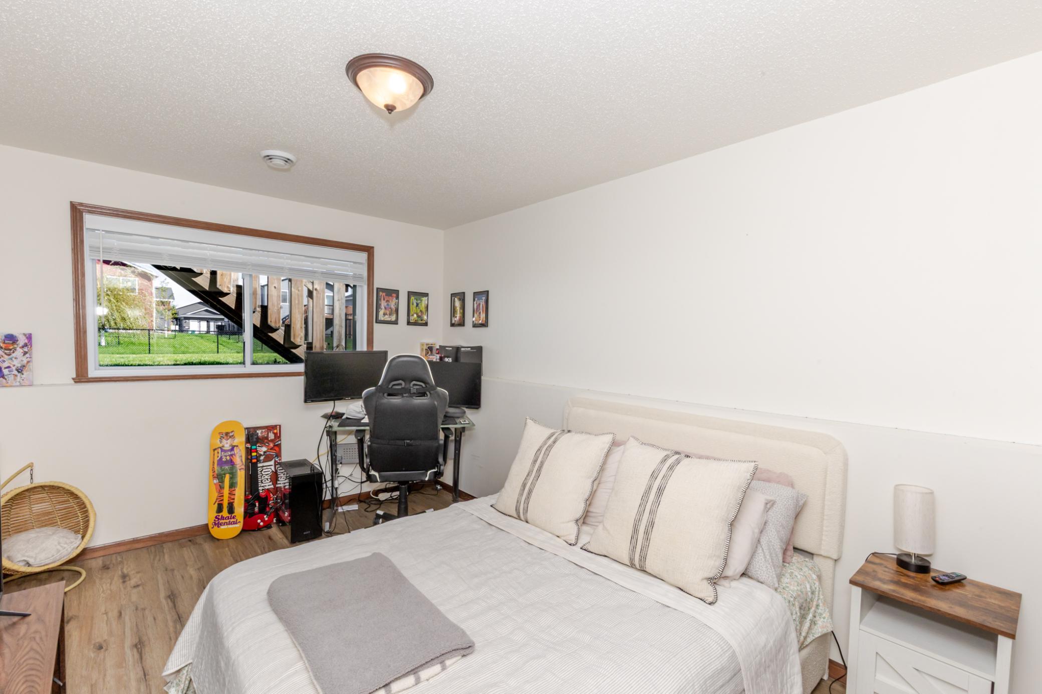 2017 single family home for sale at 2107 Admiral Drive W in West Fargo, ND — 3 bed, 2 bath (photo 25 of 40)