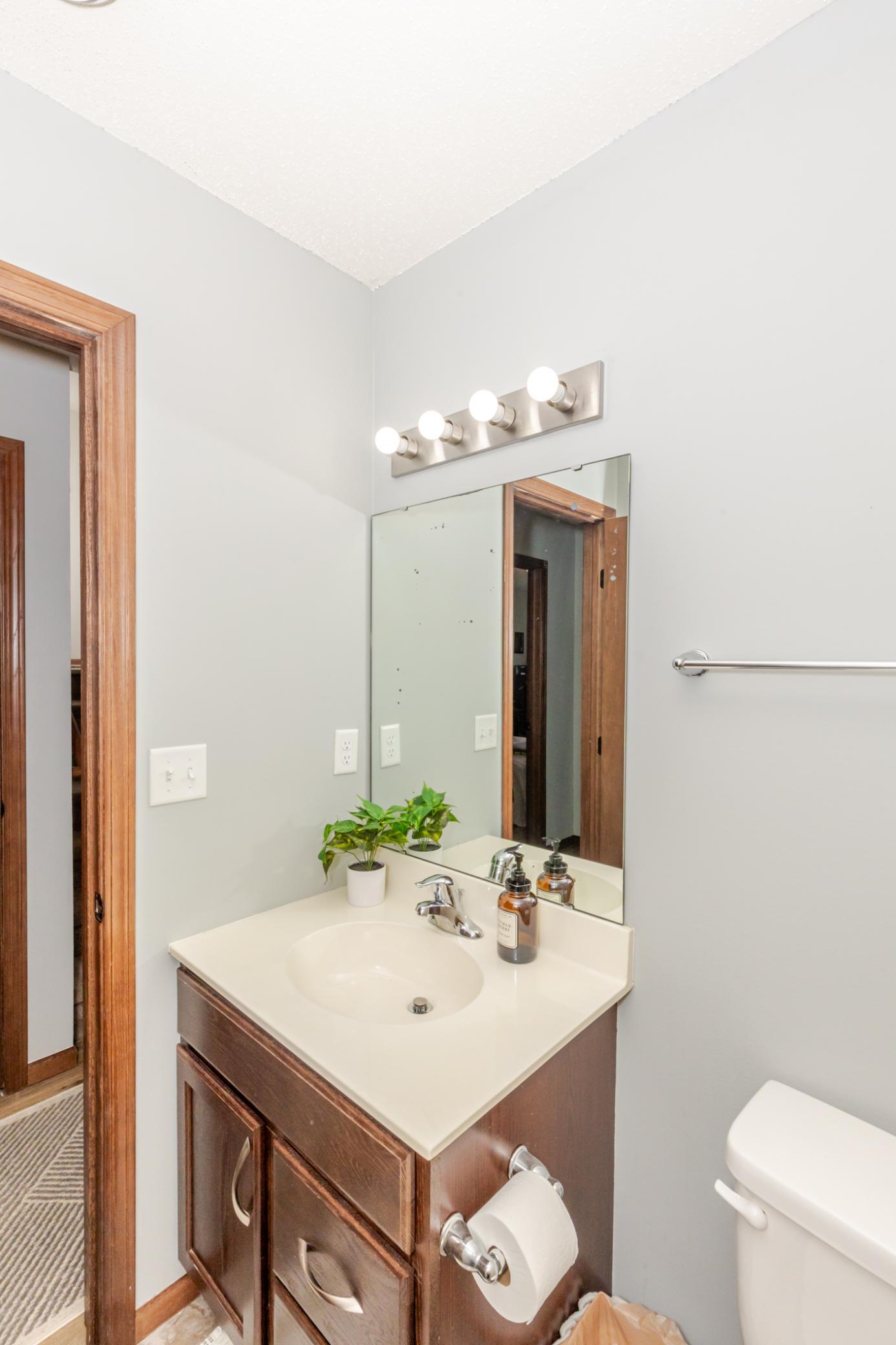 2017 single family home for sale at 2107 Admiral Drive W in West Fargo, ND — 3 bed, 2 bath (photo 28 of 40)