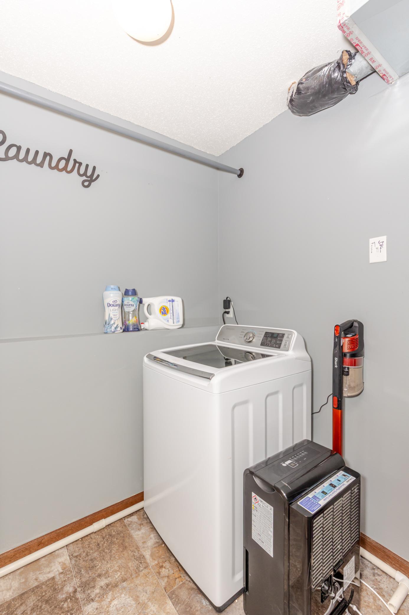 2017 single family home for sale at 2107 Admiral Drive W in West Fargo, ND — 3 bed, 2 bath (photo 29 of 40)
