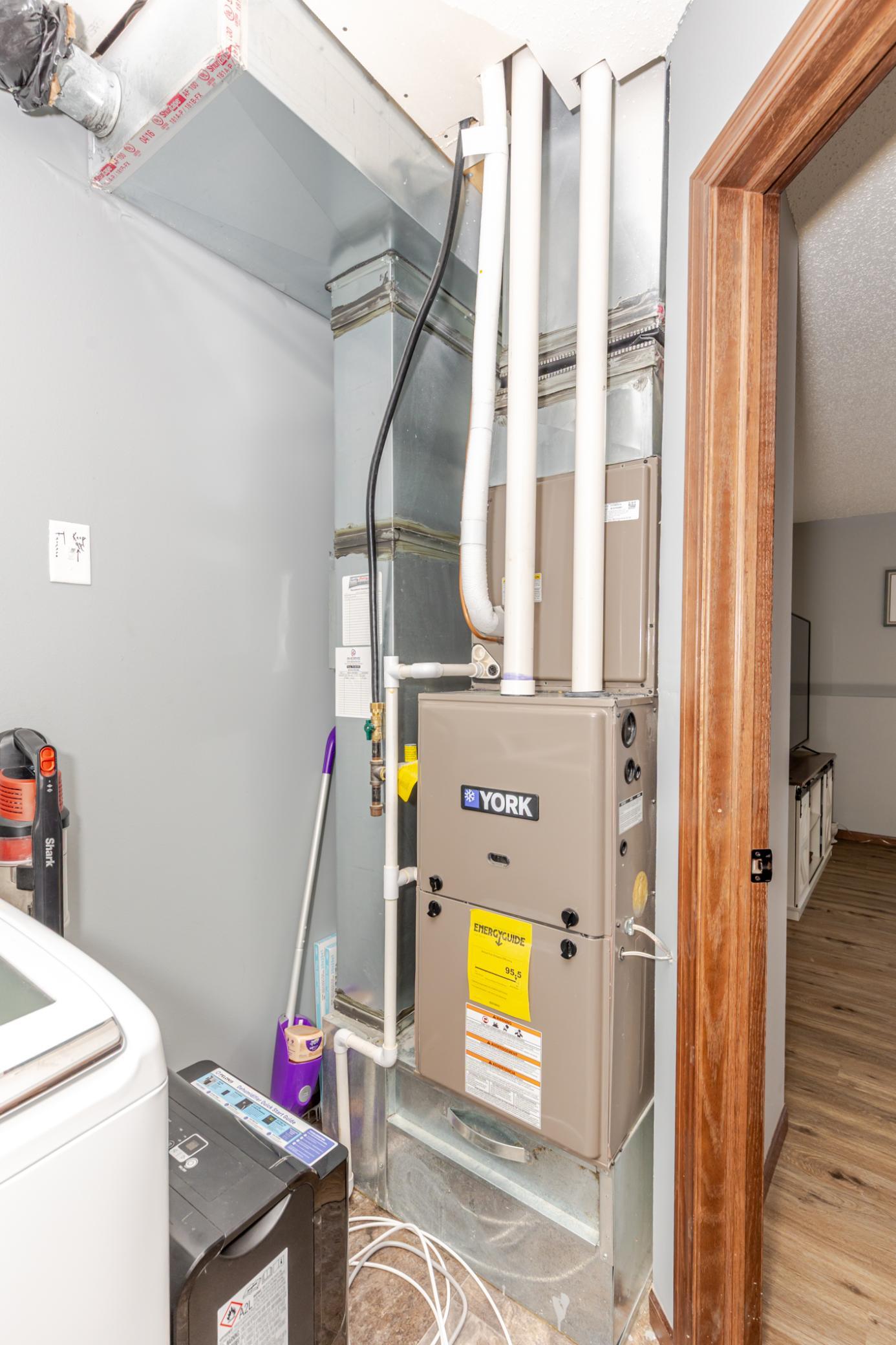 2017 single family home for sale at 2107 Admiral Drive W in West Fargo, ND — 3 bed, 2 bath (photo 31 of 40)