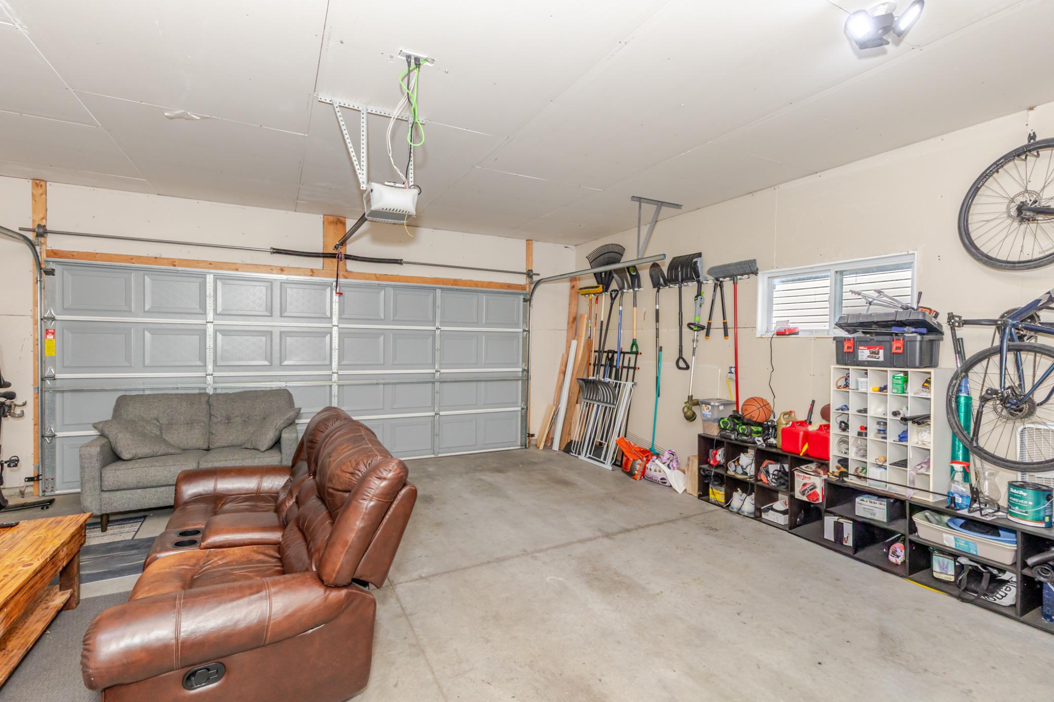 2017 single family home for sale at 2107 Admiral Drive W in West Fargo, ND — 3 bed, 2 bath (photo 33 of 40)