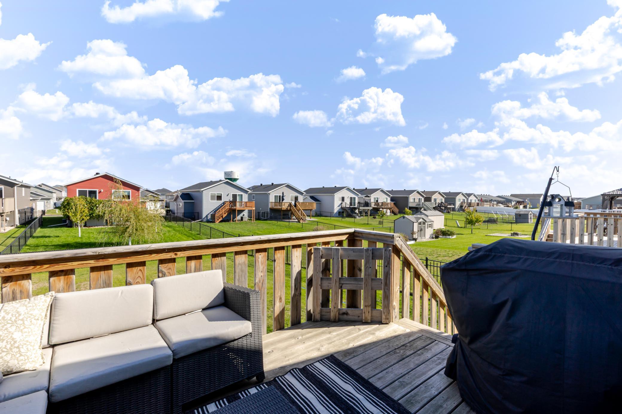 2017 single family home for sale at 2107 Admiral Drive W in West Fargo, ND — 3 bed, 2 bath (photo 37 of 40)