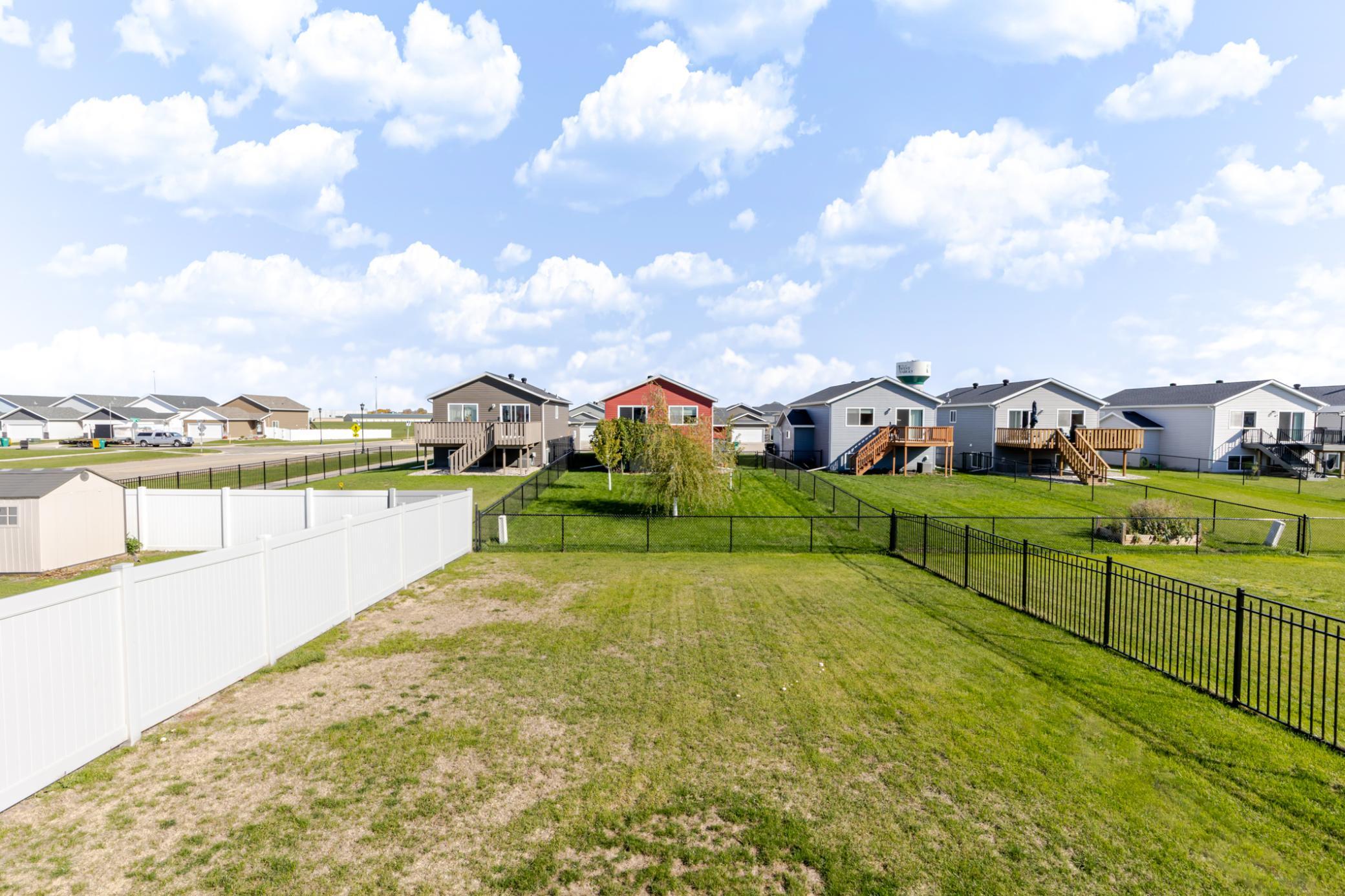 2017 single family home for sale at 2107 Admiral Drive W in West Fargo, ND — 3 bed, 2 bath (photo 38 of 40)