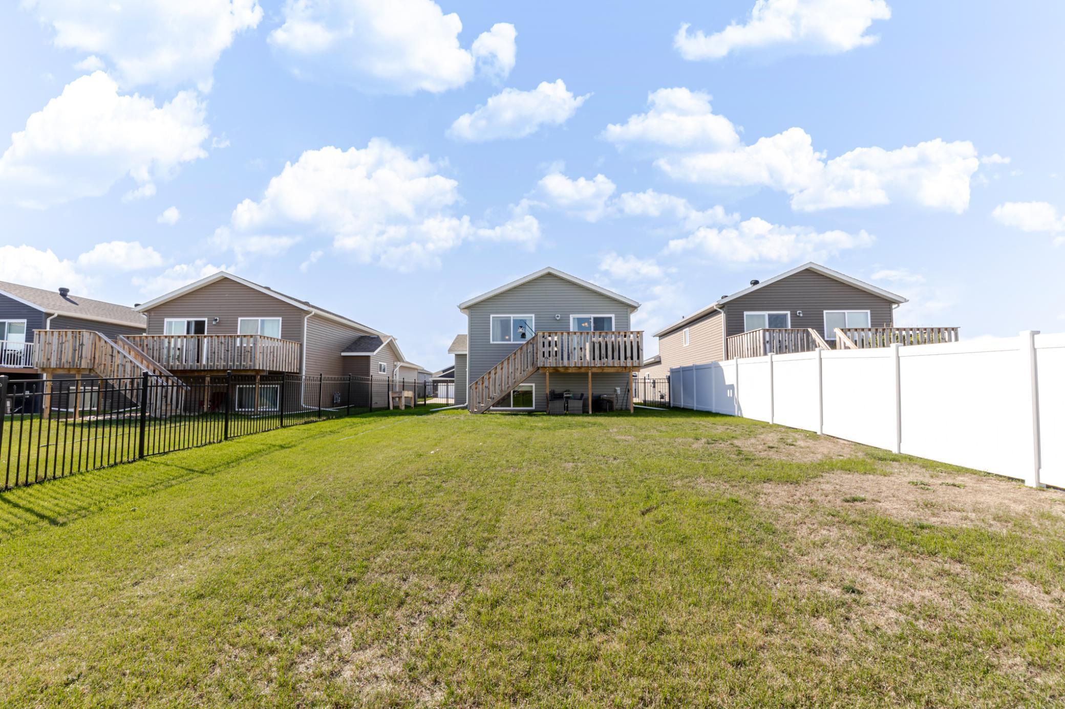 2017 single family home for sale at 2107 Admiral Drive W in West Fargo, ND — 3 bed, 2 bath (photo 39 of 40)