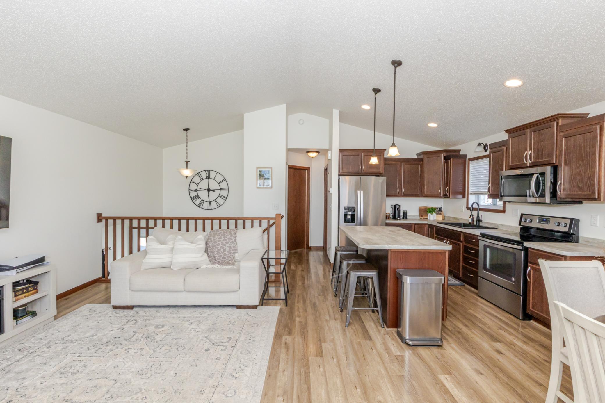 2017 single family home for sale at 2107 Admiral Drive W in West Fargo, ND — 3 bed, 2 bath (photo 8 of 40)
