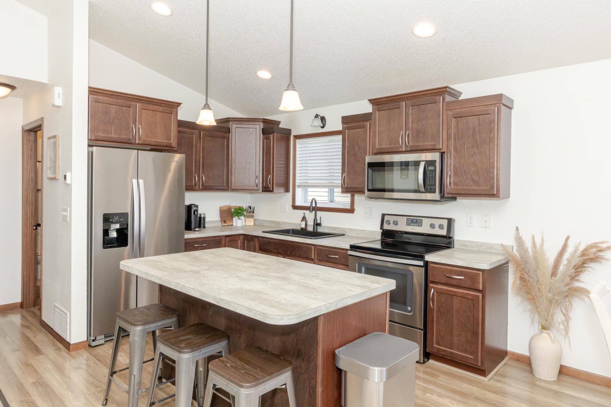 2017 single family home for sale at 2107 Admiral Drive W in West Fargo, ND — 3 bed, 2 bath (photo 10 of 40)