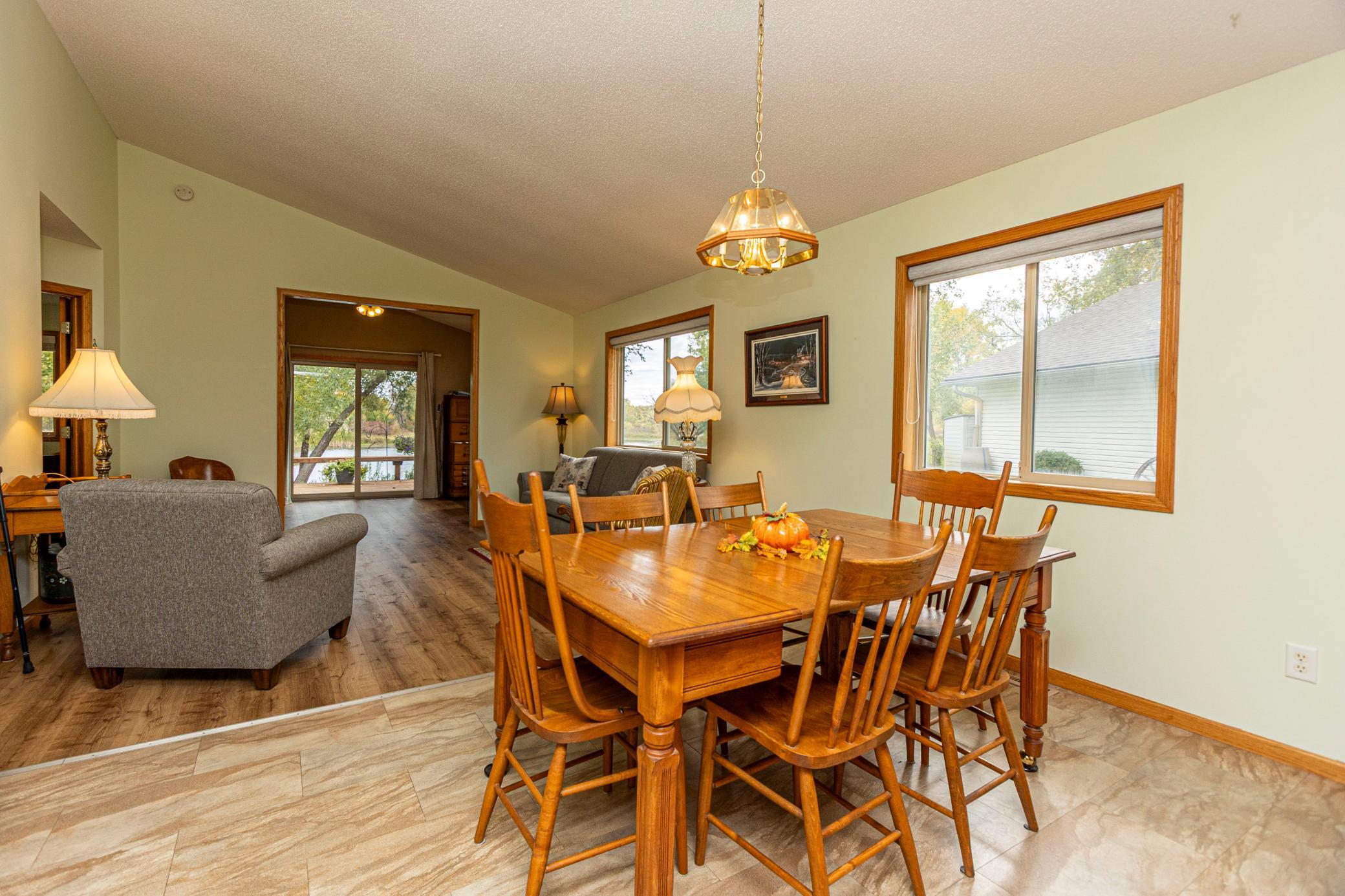 1999 townhouse for sale at 1210 7th Avenue E in Alexandria, MN — 2 bed, 2 bath (photo 11 of 36)