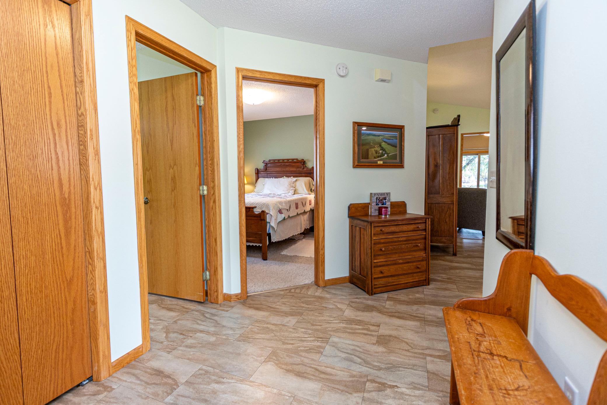 1999 townhouse for sale at 1210 7th Avenue E in Alexandria, MN — 2 bed, 2 bath (photo 6 of 36)