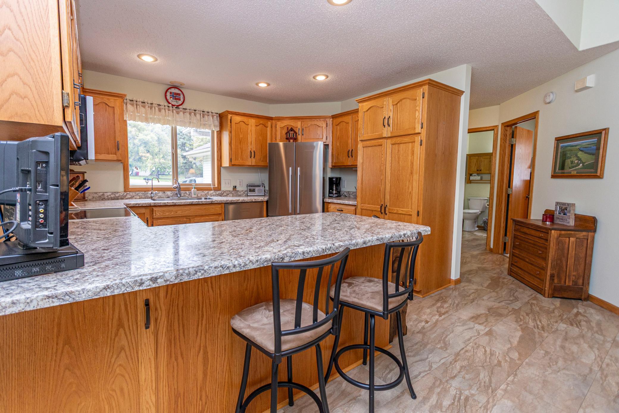 1999 townhouse for sale at 1210 7th Avenue E in Alexandria, MN — 2 bed, 2 bath (photo 8 of 36)
