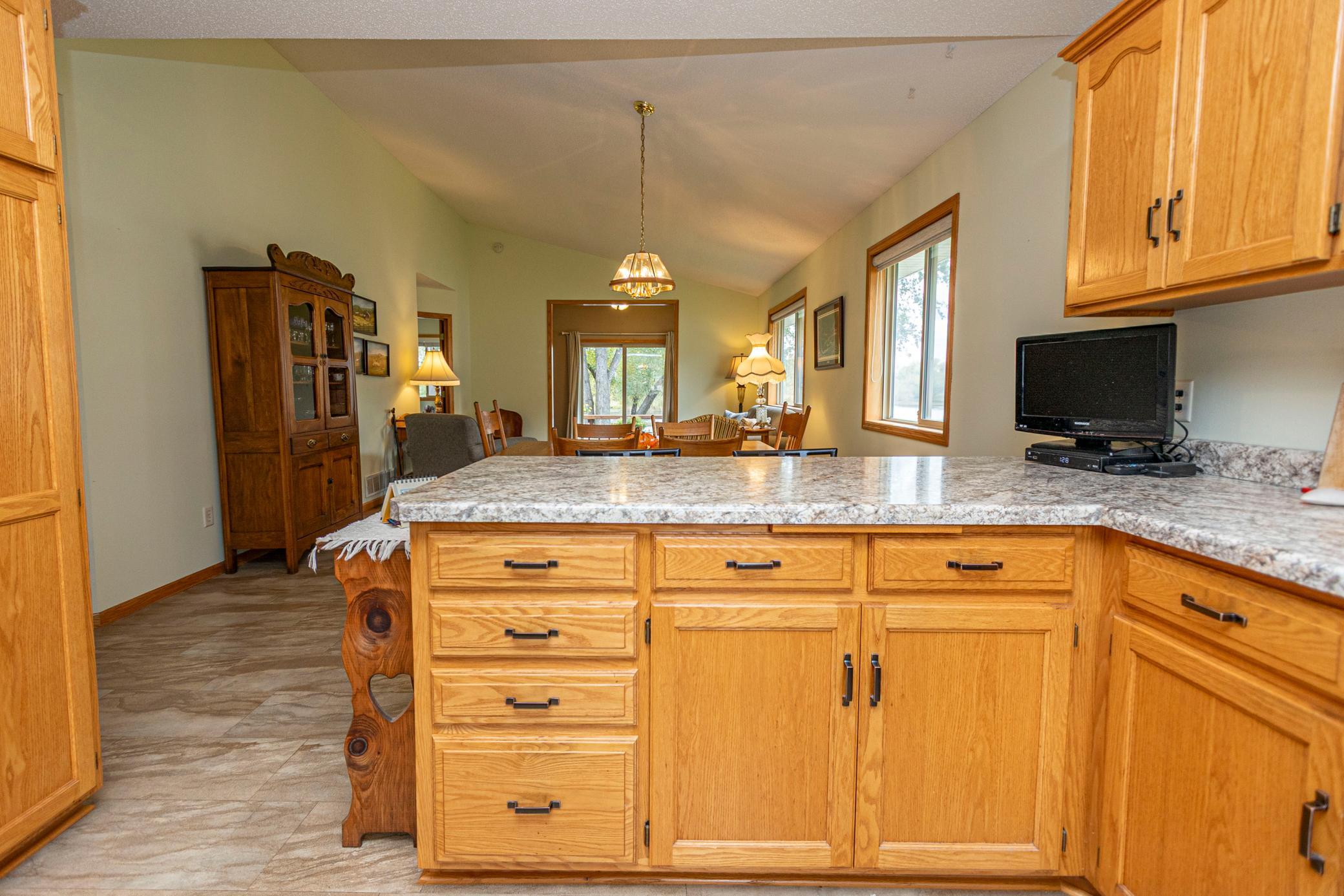 1999 townhouse for sale at 1210 7th Avenue E in Alexandria, MN — 2 bed, 2 bath (photo 10 of 36)