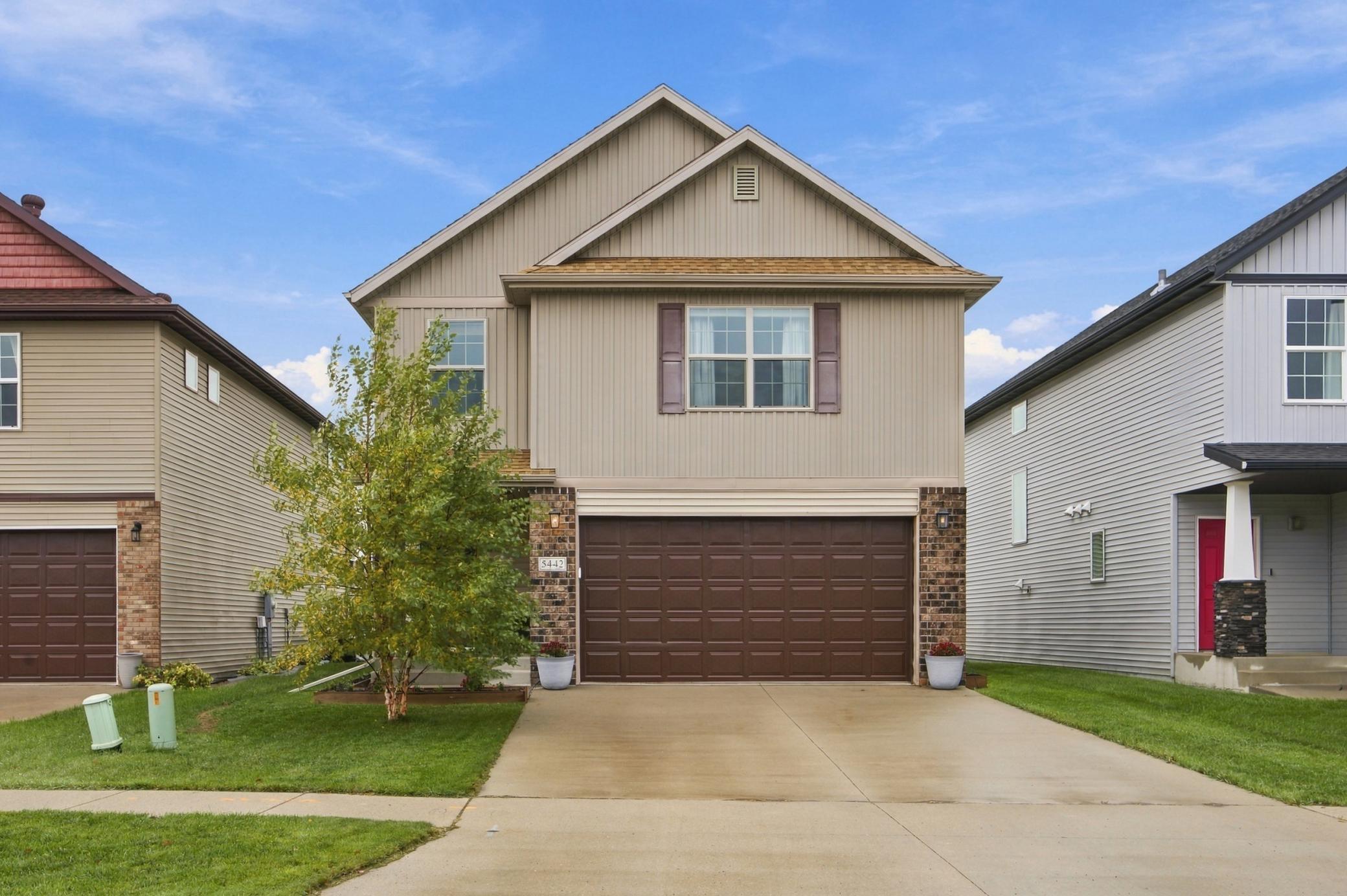 2011 single family home for sale at 5442 49th Avenue S in Fargo, ND — 3 bed, 3 bath (photo 2 of 33)