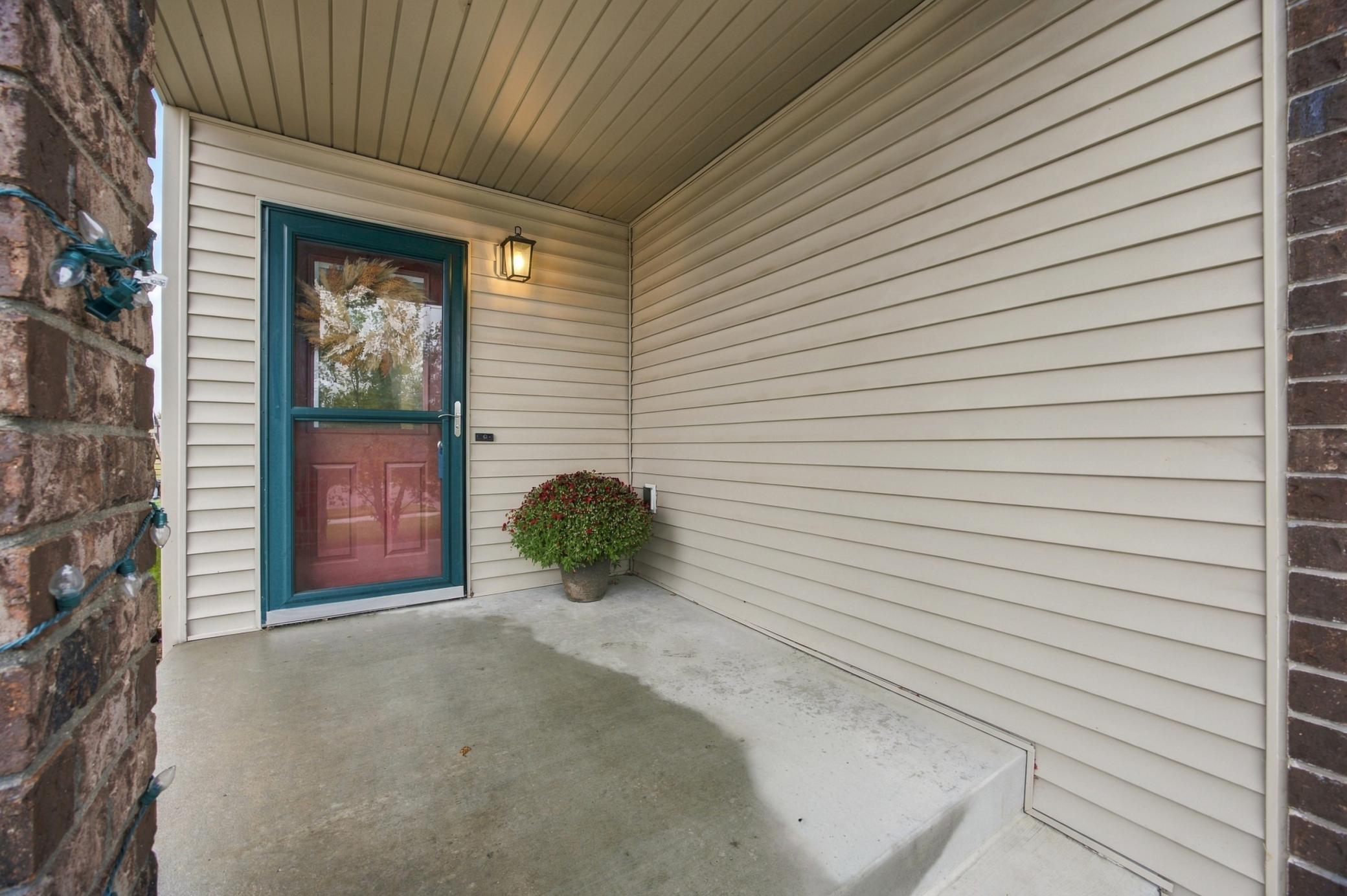 2011 single family home for sale at 5442 49th Avenue S in Fargo, ND — 3 bed, 3 bath (photo 3 of 33)
