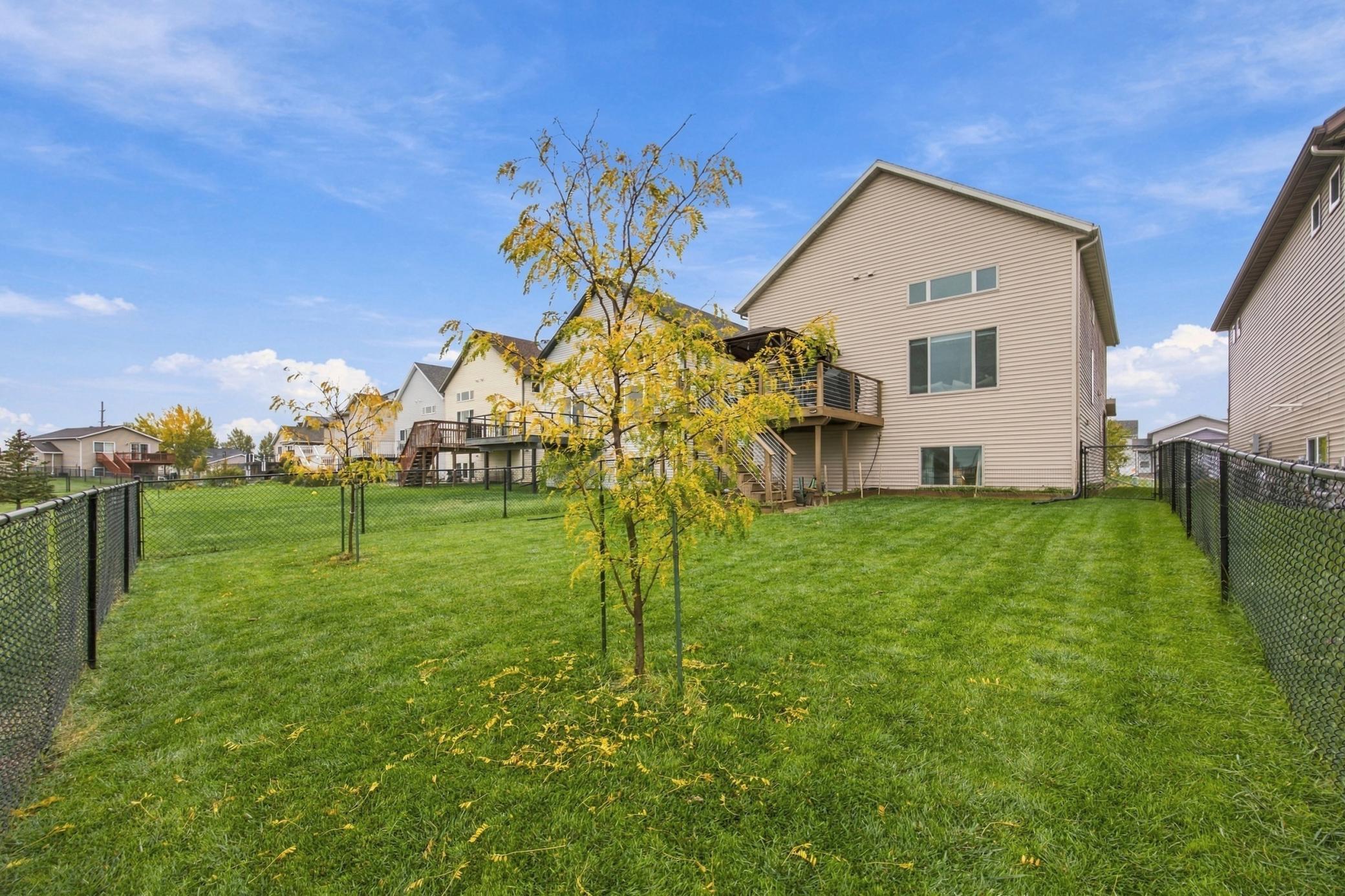 2011 single family home for sale at 5442 49th Avenue S in Fargo, ND — 3 bed, 3 bath (photo 26 of 33)