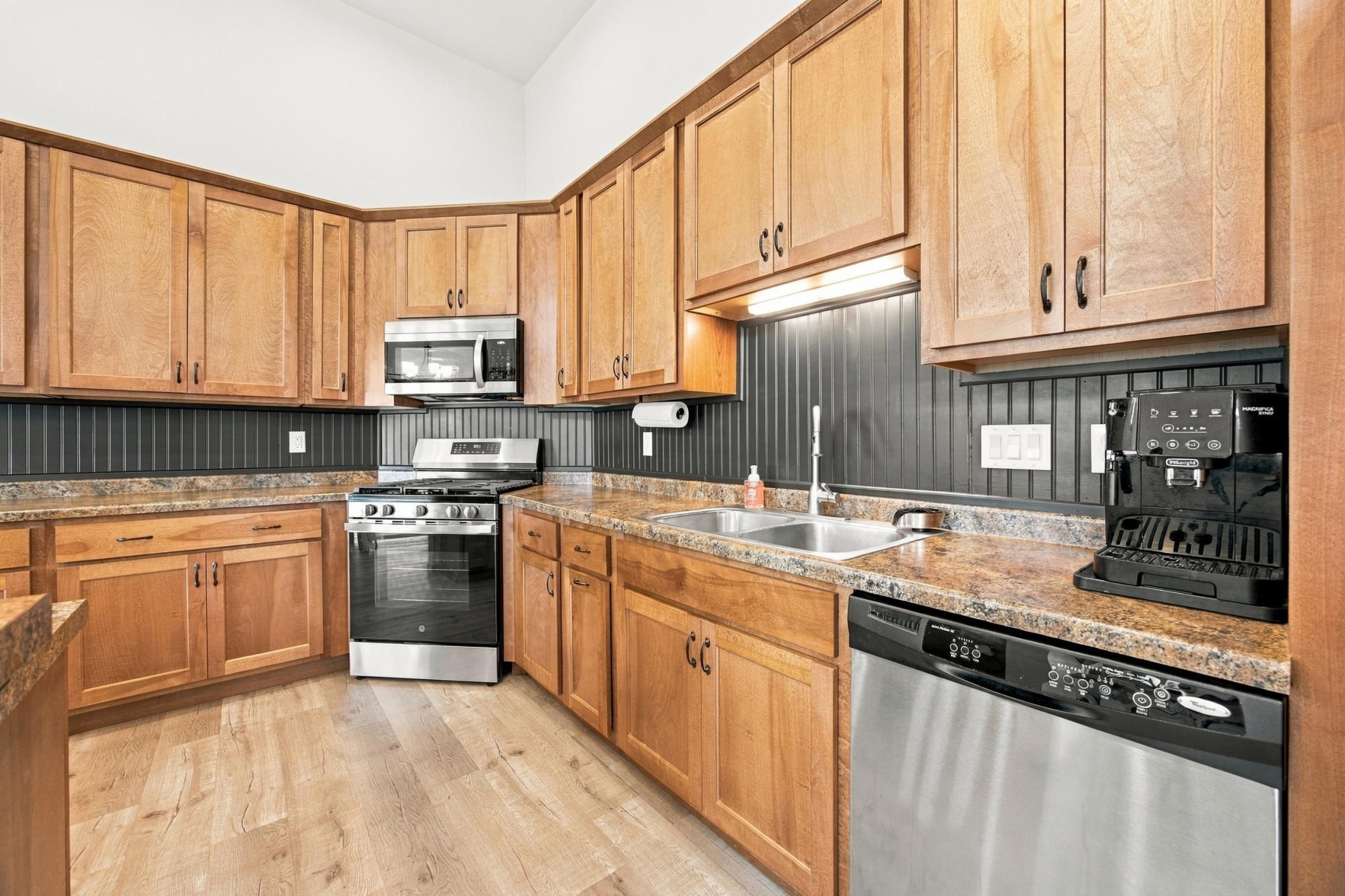 2011 single family home for sale at 5442 49th Avenue S in Fargo, ND — 3 bed, 3 bath (photo 8 of 33)
