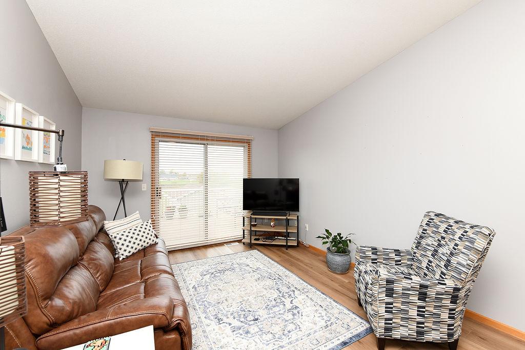 2006 twin home for sale at 4367 39th Avenue S in Fargo, ND — 3 bed, 2 bath (photo 16 of 41)