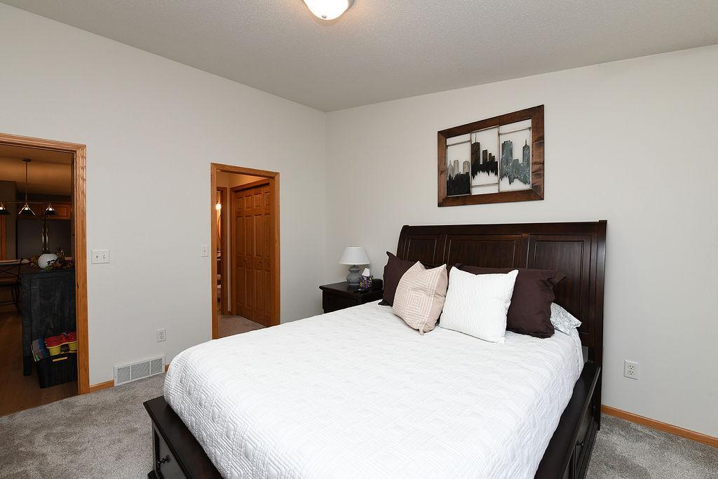 2006 twin home for sale at 4367 39th Avenue S in Fargo, ND — 3 bed, 2 bath (photo 19 of 41)