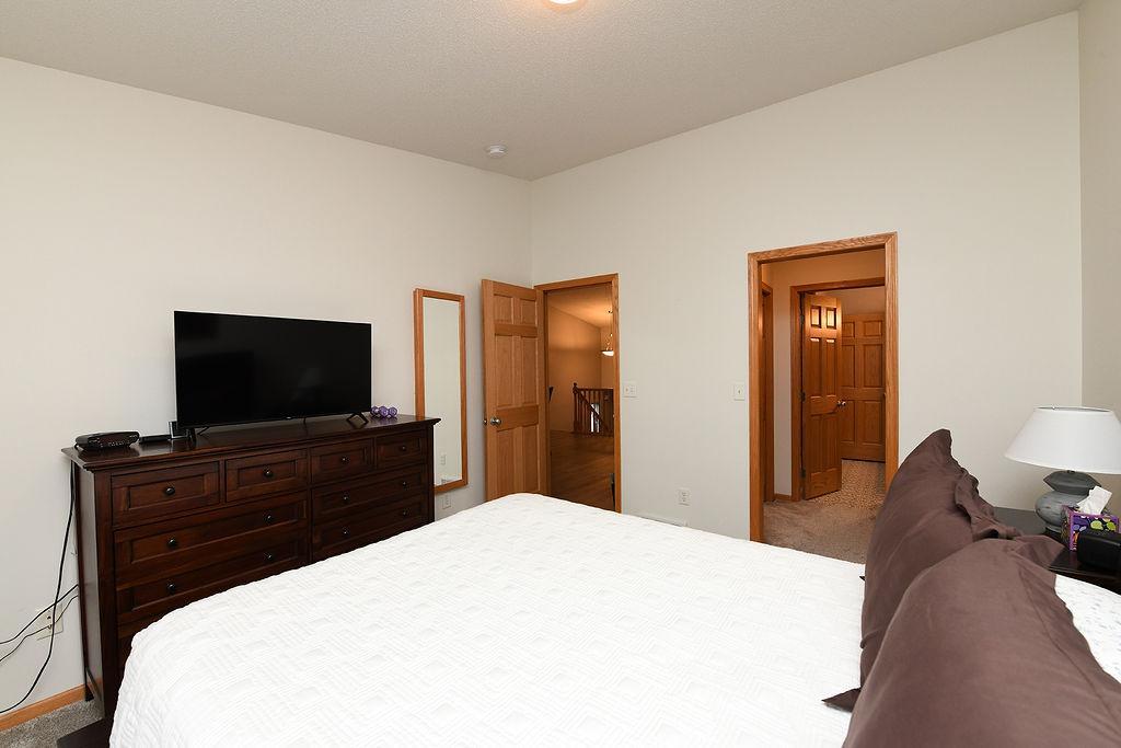 2006 twin home for sale at 4367 39th Avenue S in Fargo, ND — 3 bed, 2 bath (photo 20 of 41)
