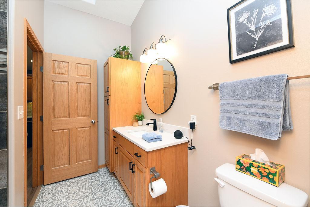 2006 twin home for sale at 4367 39th Avenue S in Fargo, ND — 3 bed, 2 bath (photo 22 of 41)