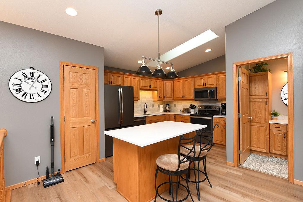 2006 twin home for sale at 4367 39th Avenue S in Fargo, ND — 3 bed, 2 bath (photo 5 of 41)