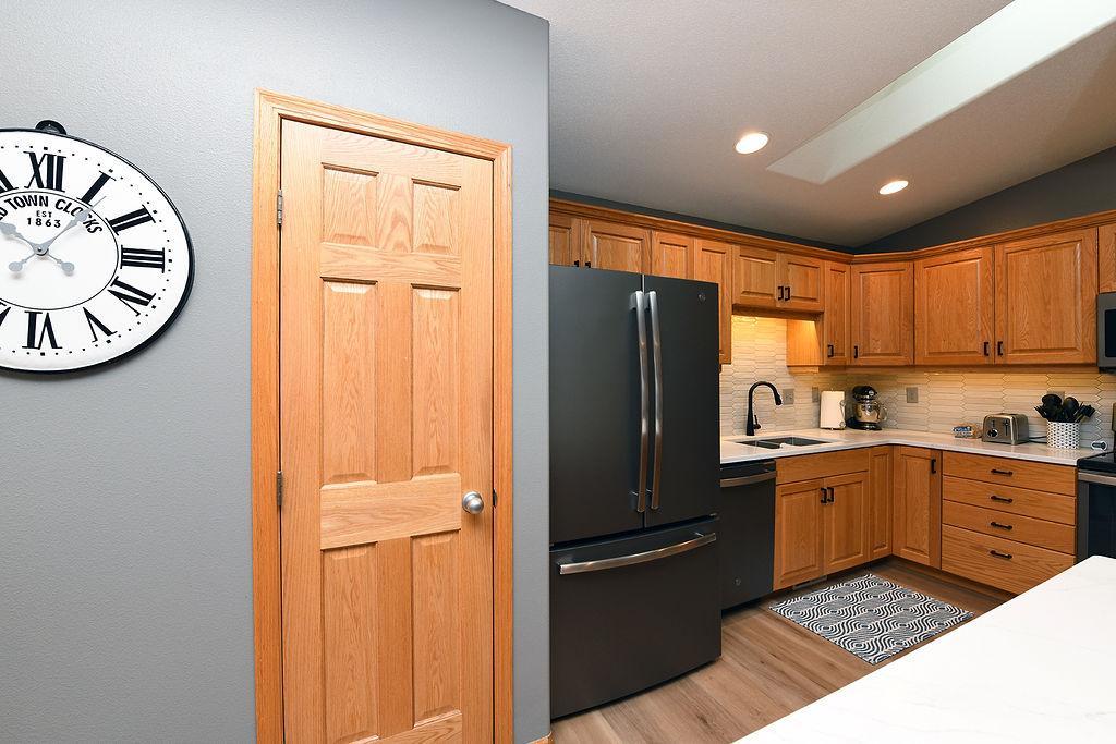 2006 twin home for sale at 4367 39th Avenue S in Fargo, ND — 3 bed, 2 bath (photo 8 of 41)
