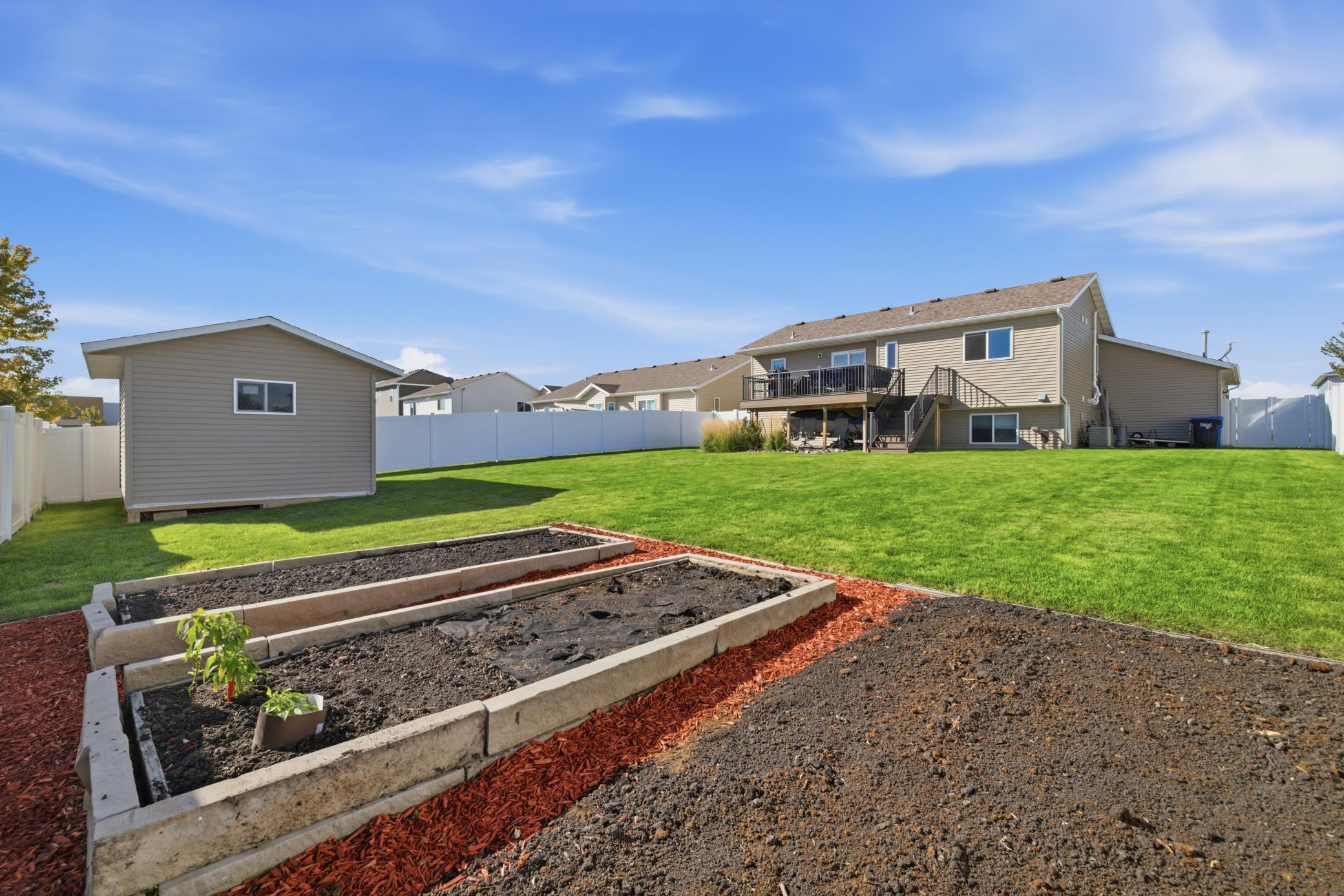 2012 single family home for sale at 6916 24th Street S in Fargo, ND — 4 bed, 3 bath (photo 49 of 70)