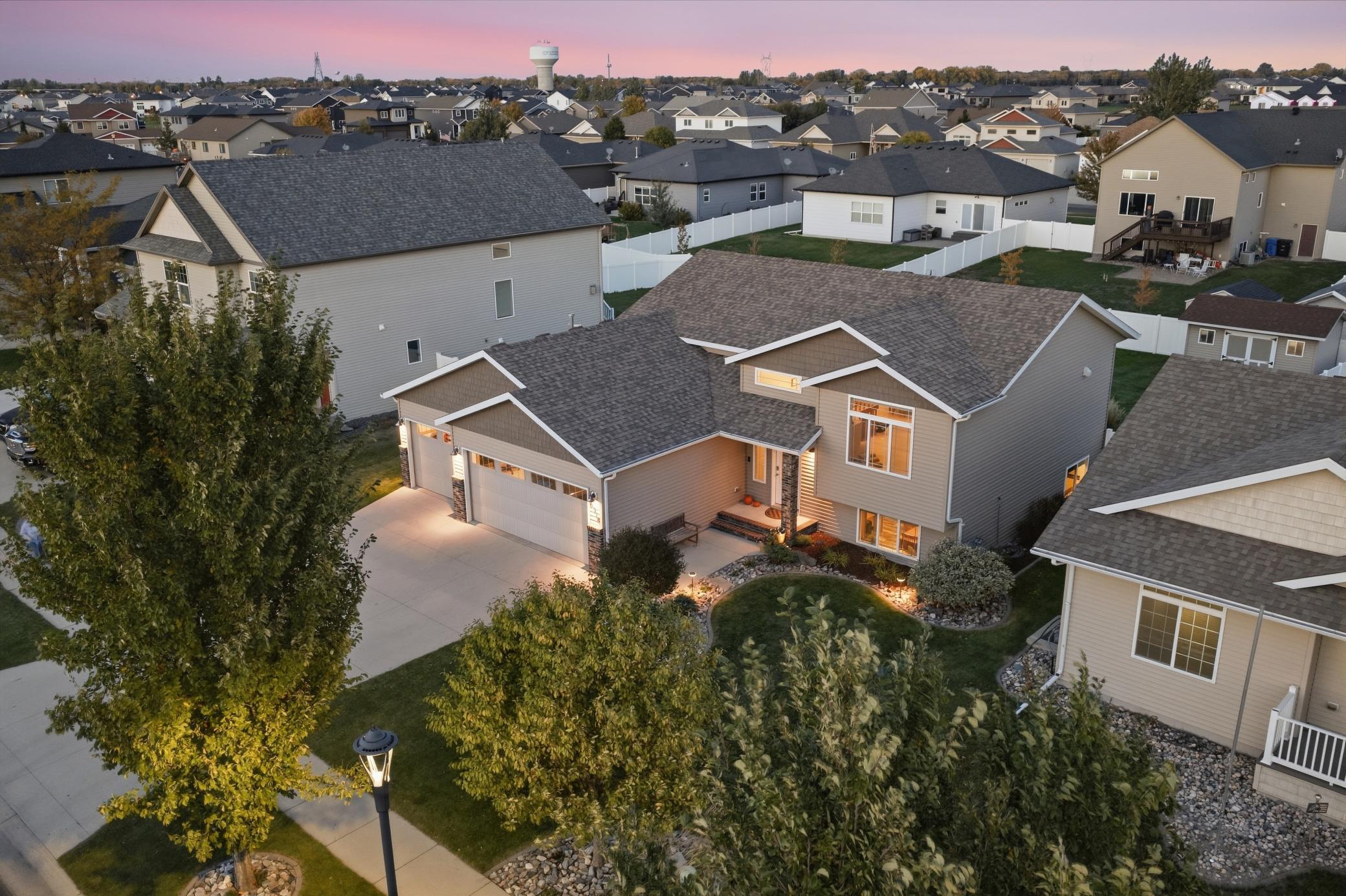 2012 single family home for sale at 6916 24th Street S in Fargo, ND — 4 bed, 3 bath (photo 8 of 70)