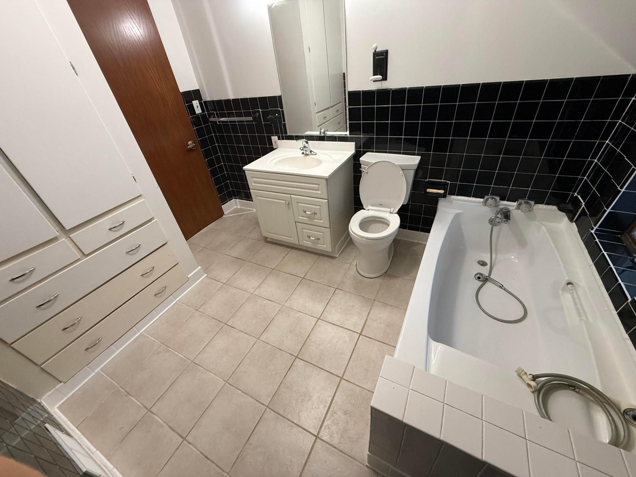 1990 single family home for sale at 103 1st Street N in Evansville, MN — 7 bed, 3 bath (photo 15 of 26)