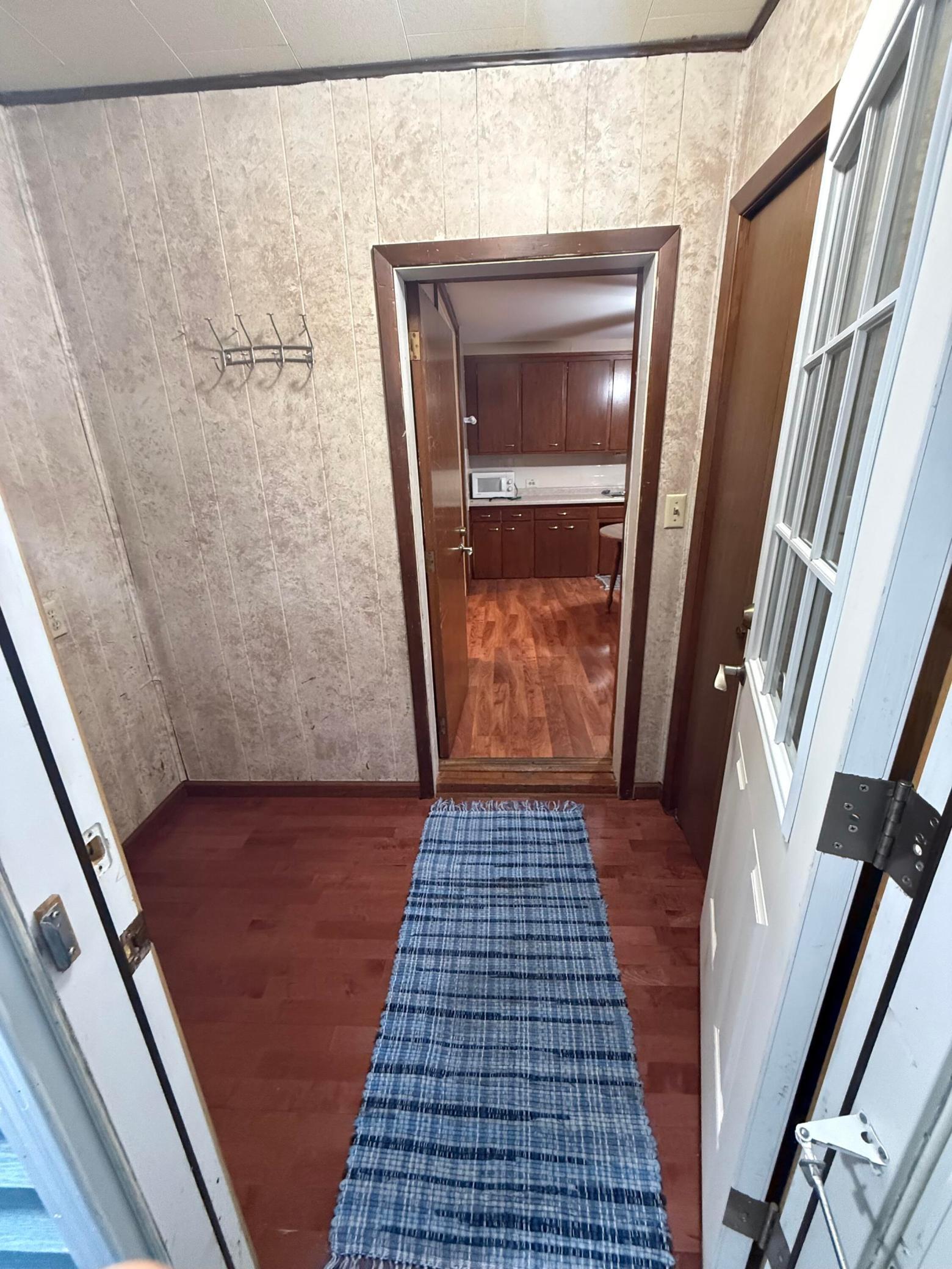 1990 single family home for sale at 103 1st Street N in Evansville, MN — 7 bed, 3 bath (photo 23 of 26)