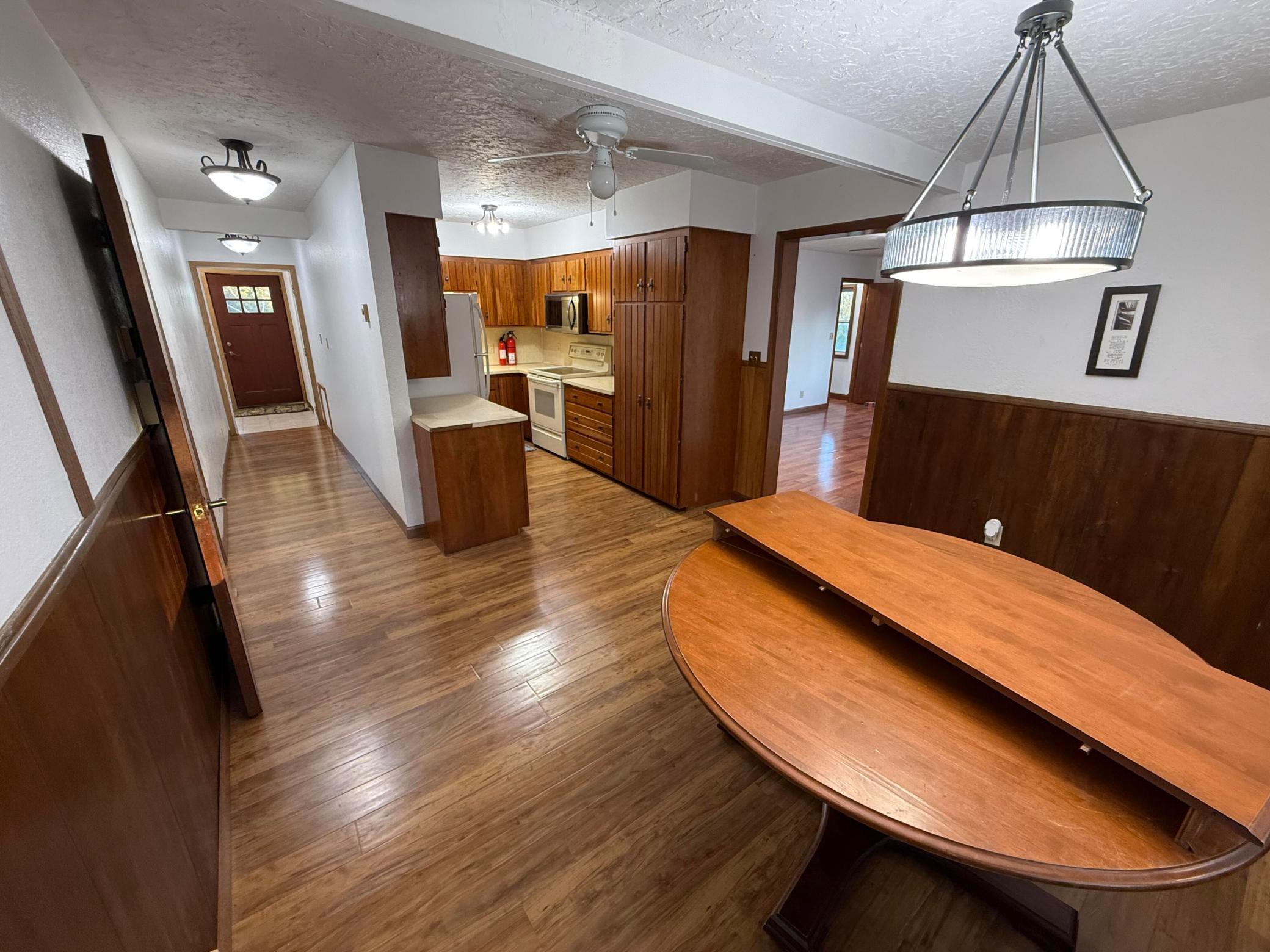 1990 single family home for sale at 103 1st Street N in Evansville, MN — 7 bed, 3 bath (photo 5 of 26)