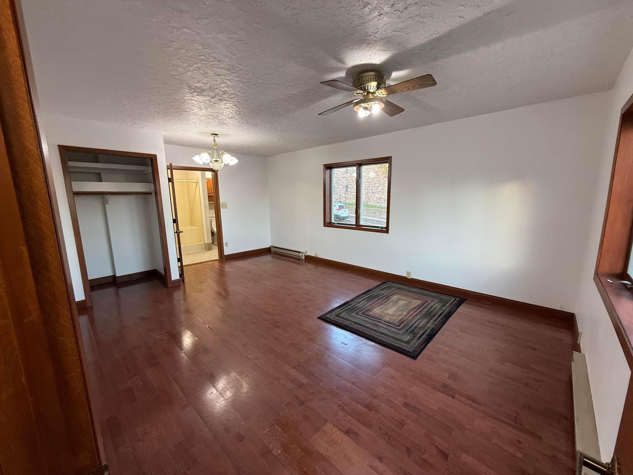 1990 single family home for sale at 103 1st Street N in Evansville, MN — 7 bed, 3 bath (photo 7 of 26)