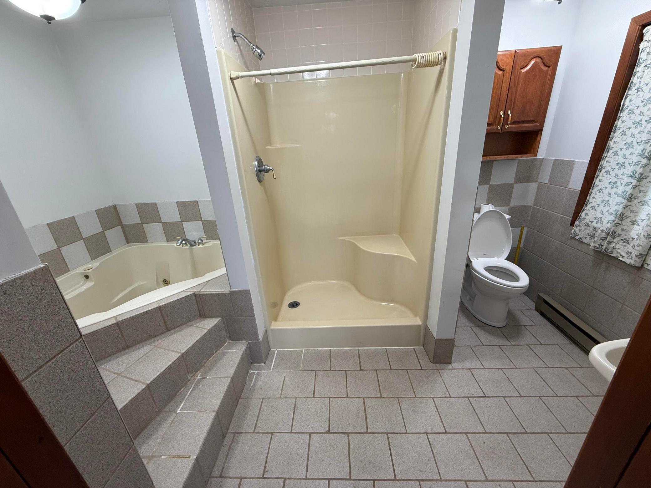 1990 single family home for sale at 103 1st Street N in Evansville, MN — 7 bed, 3 bath (photo 8 of 26)