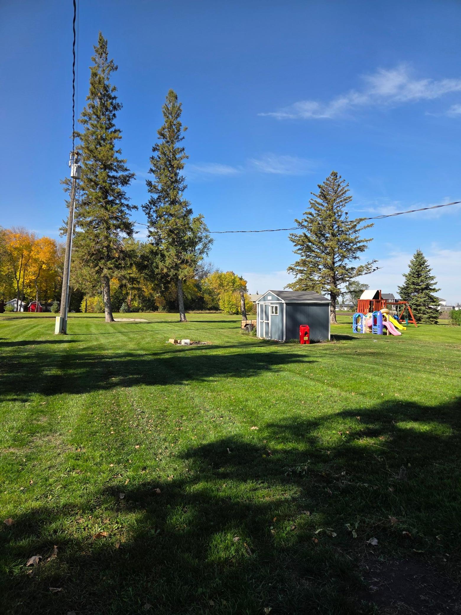 1880 single family home for sale at 405 1st Avenue E in Abercrombie, ND — 2 bed, 2 bath (photo 3 of 13)