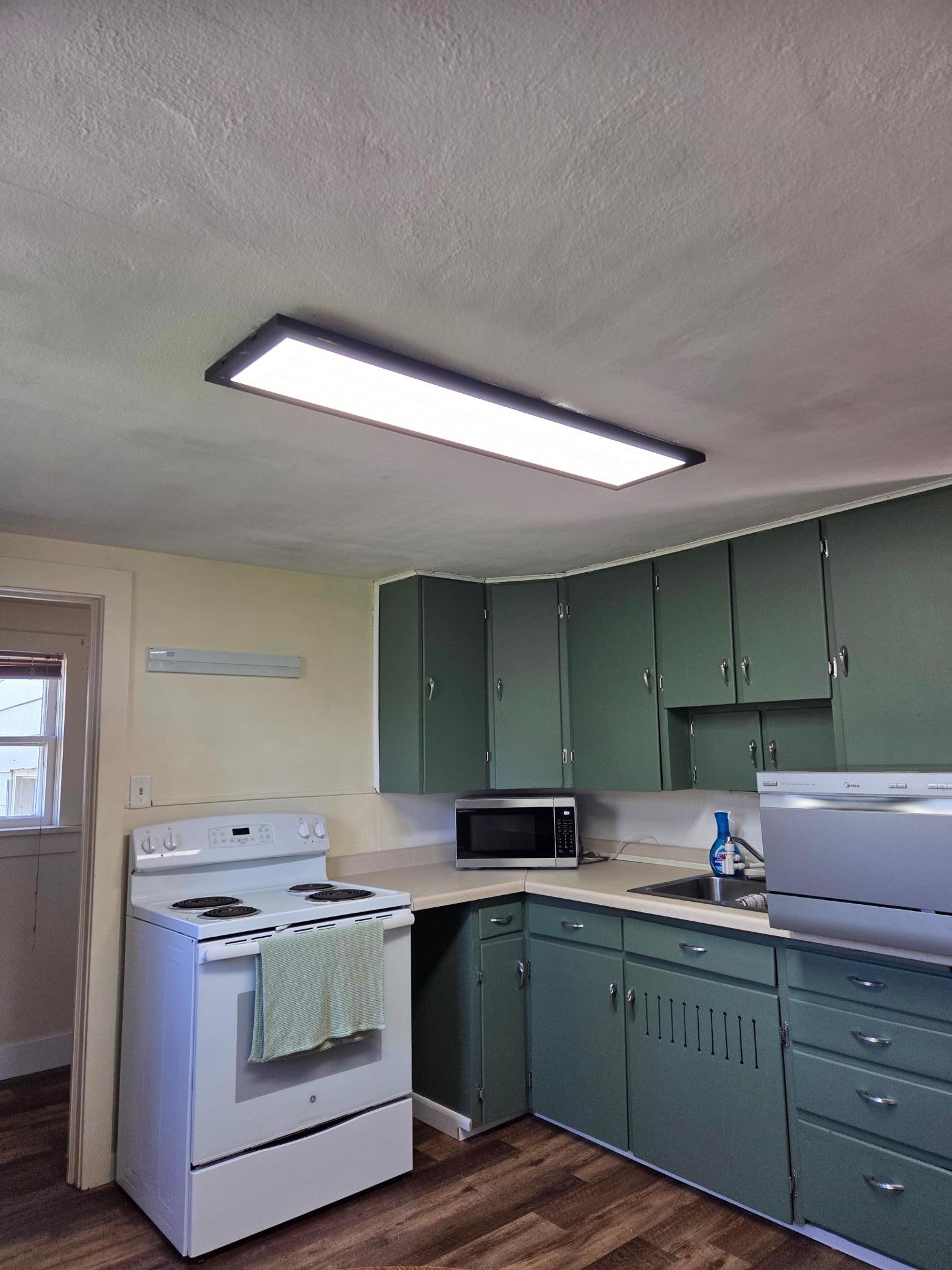 1880 single family home for sale at 405 1st Avenue E in Abercrombie, ND — 2 bed, 2 bath (photo 4 of 13)