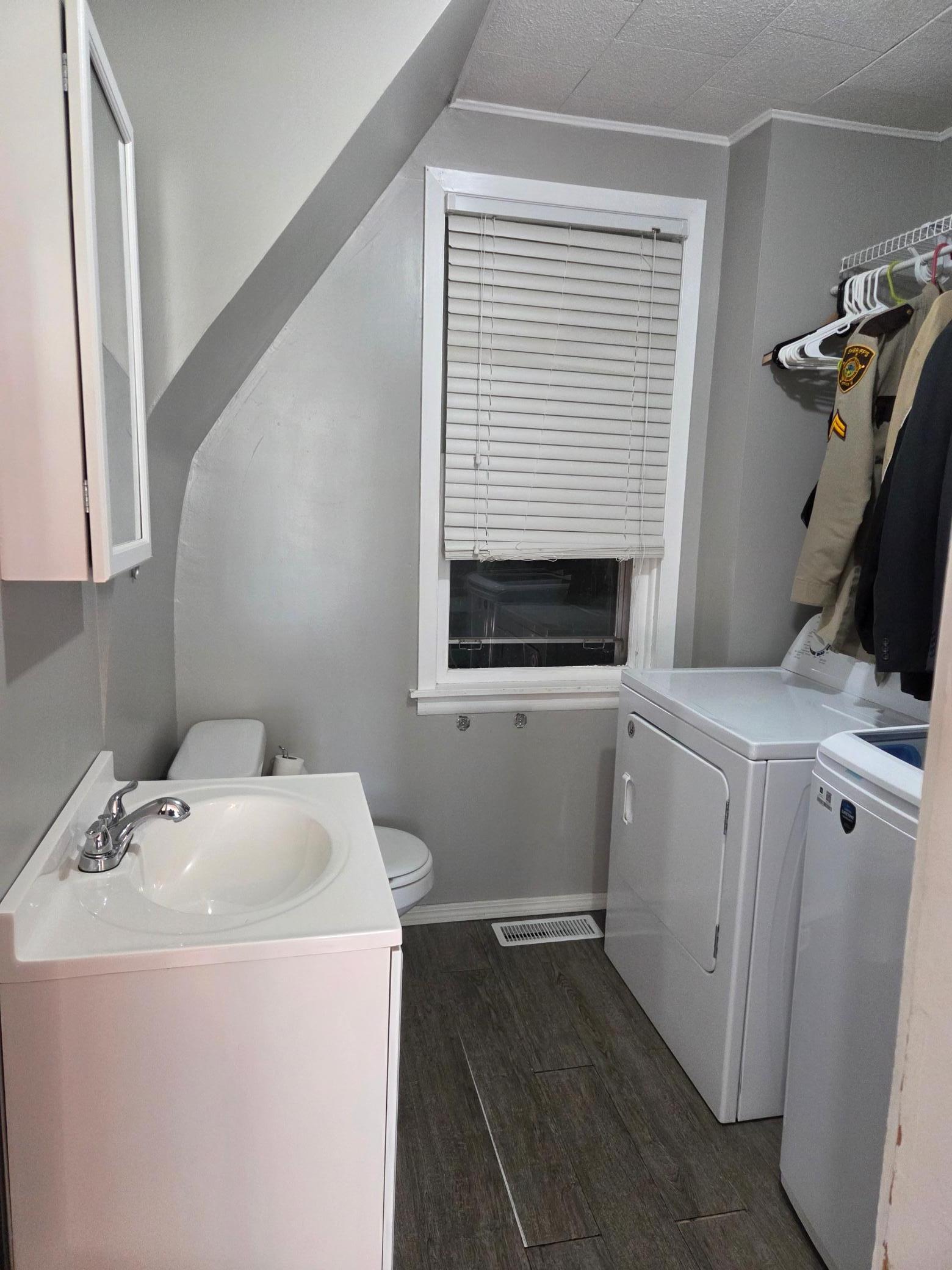 1880 single family home for sale at 405 1st Avenue E in Abercrombie, ND — 2 bed, 2 bath (photo 10 of 13)
