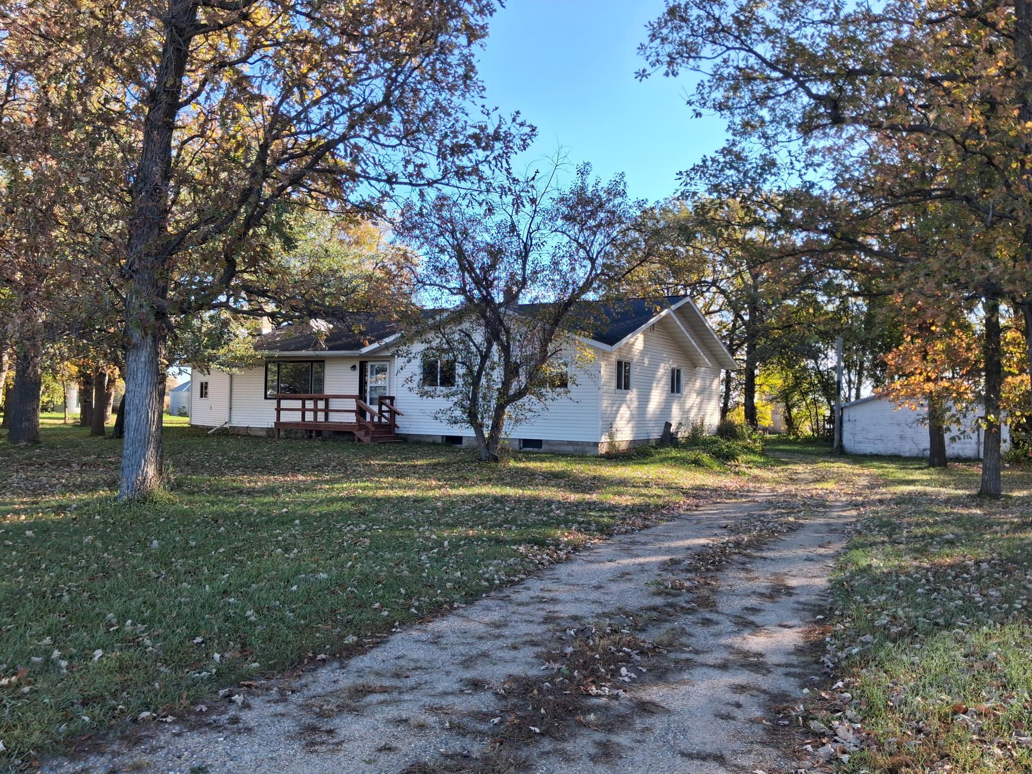 1978 single family home for sale at 32586 595th Avenue in Wadena, MN — 4 bed, 2 bath (photo 6 of 42)