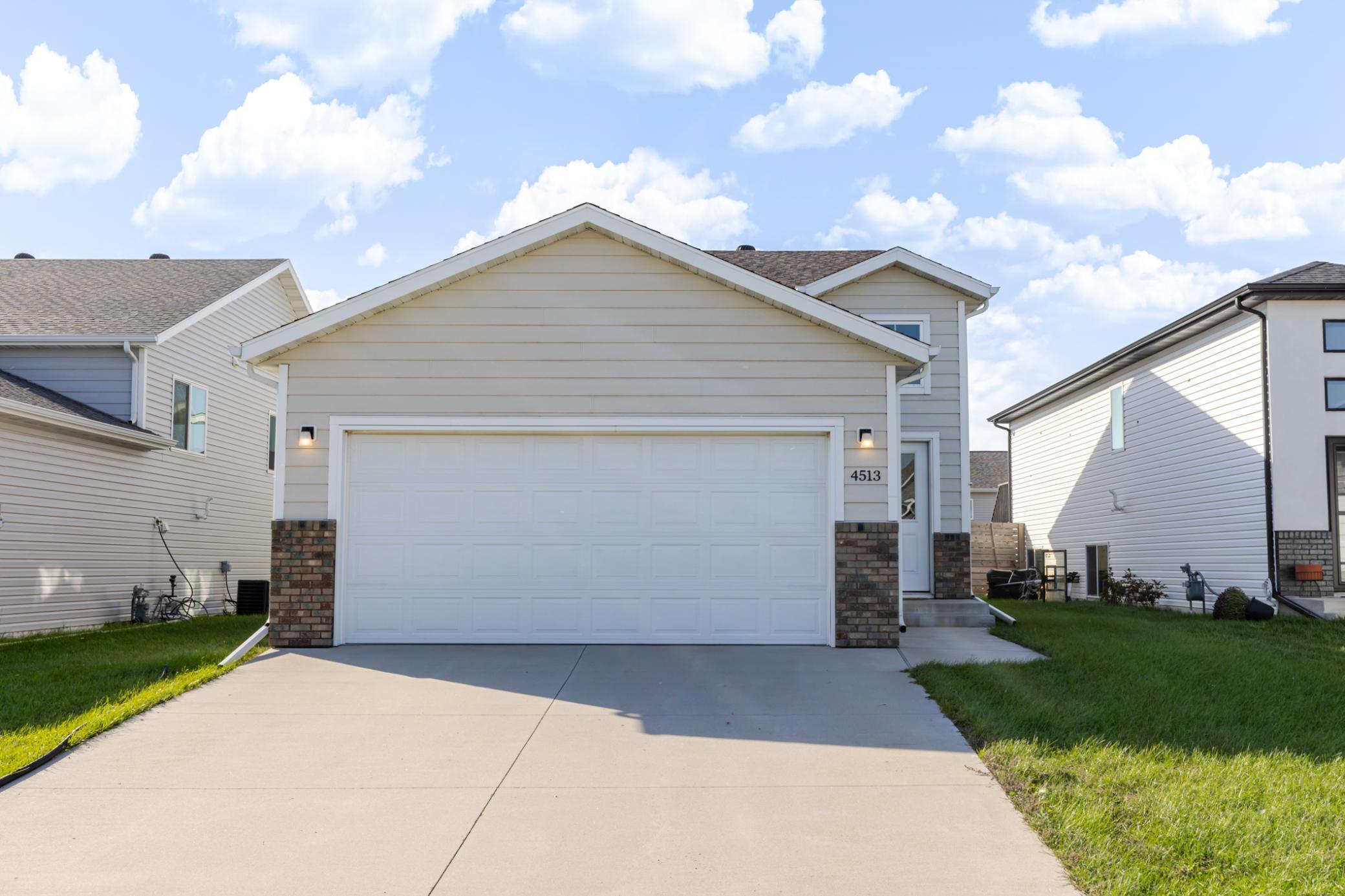 2020 single family home for sale at 4513 17th Street S in Moorhead, MN — 4 bed, 2 bath (photo 2 of 43)