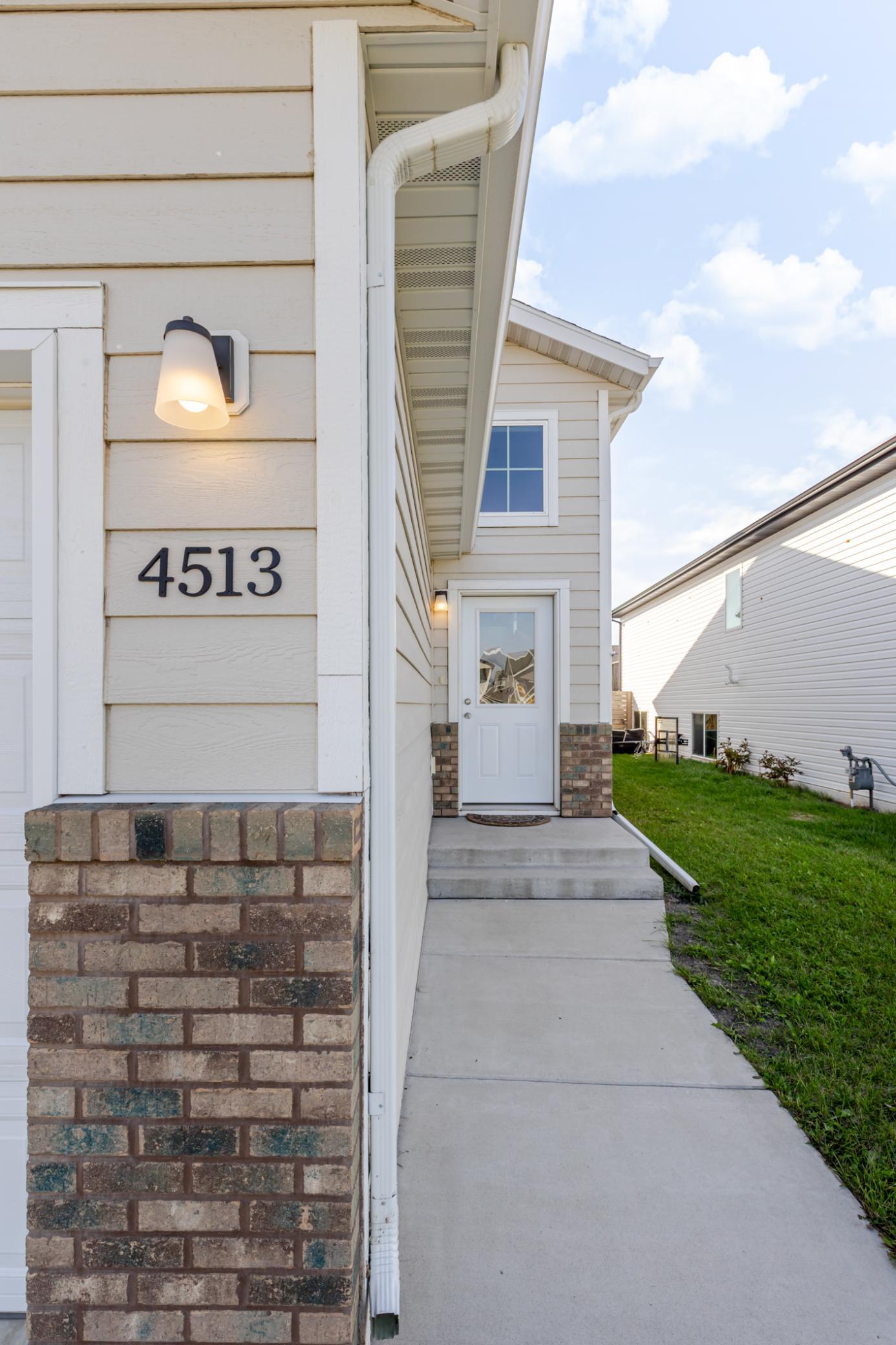 2020 single family home for sale at 4513 17th Street S in Moorhead, MN — 4 bed, 2 bath (photo 4 of 43)