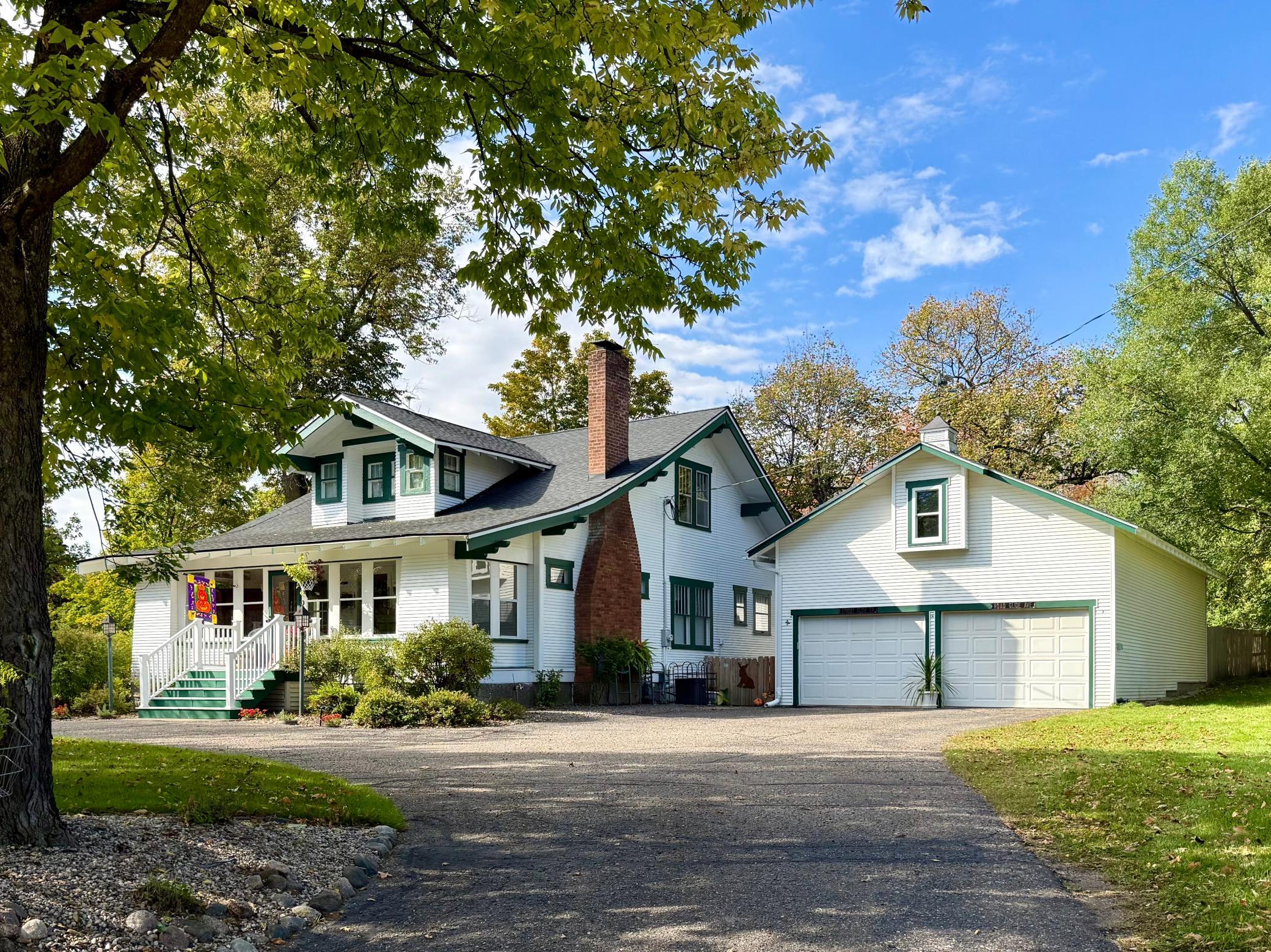 1920 single family home for sale at 3308 N Nokomis NE in Alexandria, MN — 4 bed, 4 bath (photo 2 of 91)