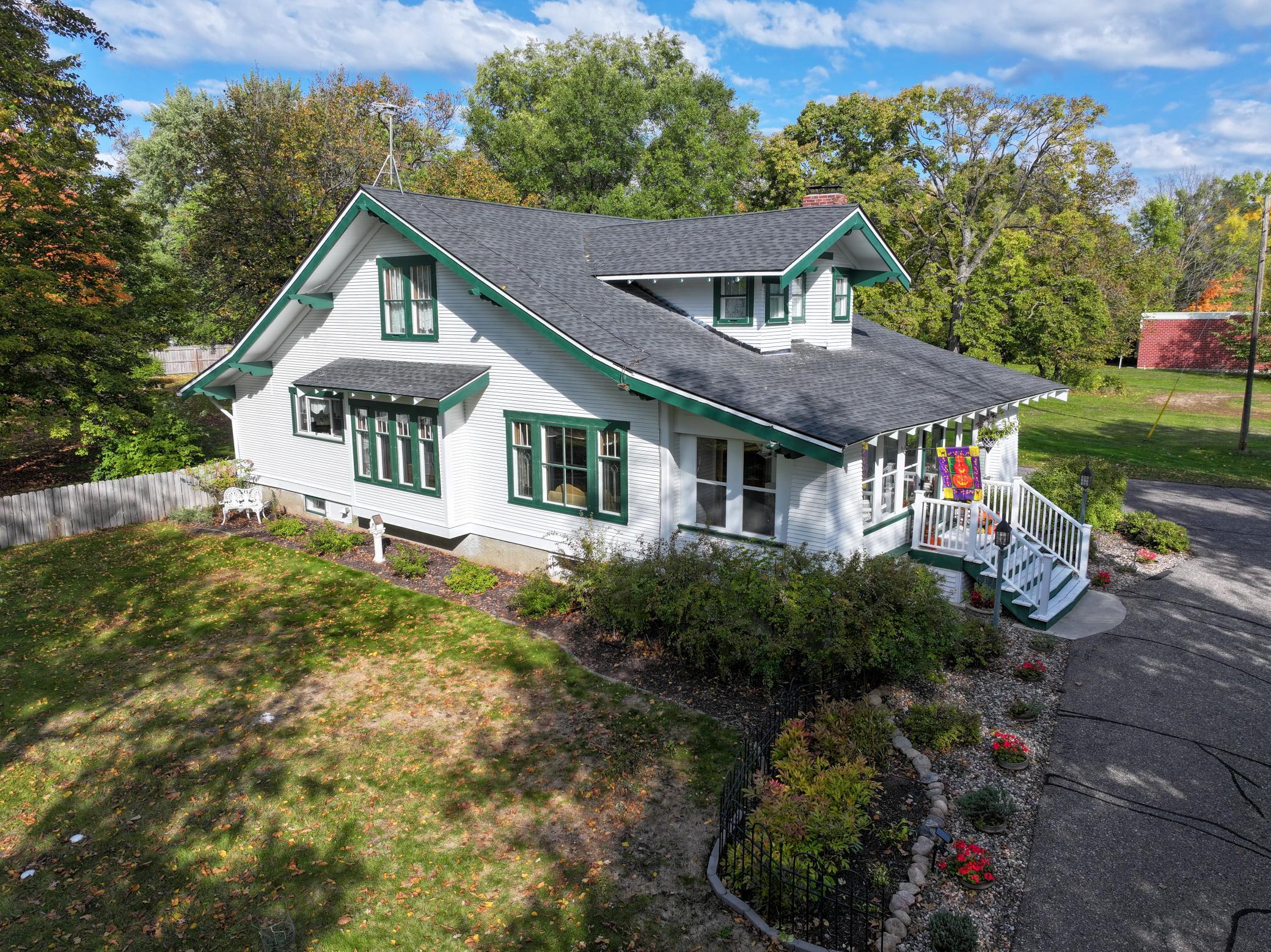1920 single family home for sale at 3308 N Nokomis NE in Alexandria, MN — 4 bed, 4 bath (photo 3 of 91)