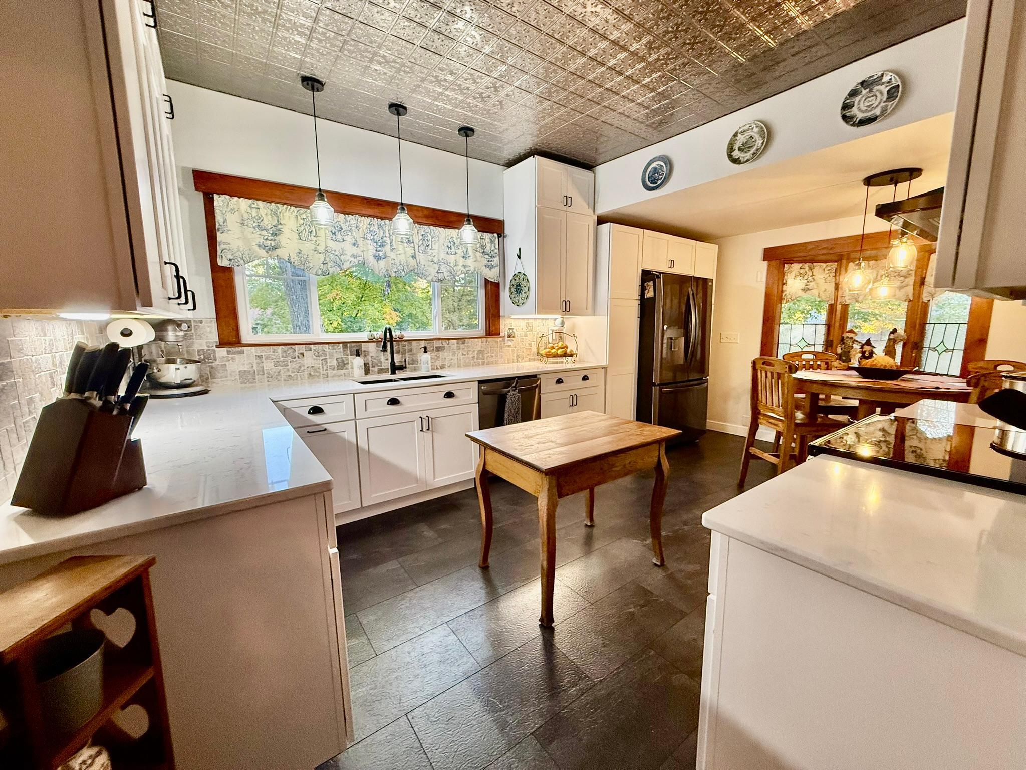1920 single family home for sale at 3308 N Nokomis NE in Alexandria, MN — 4 bed, 4 bath (photo 21 of 91)
