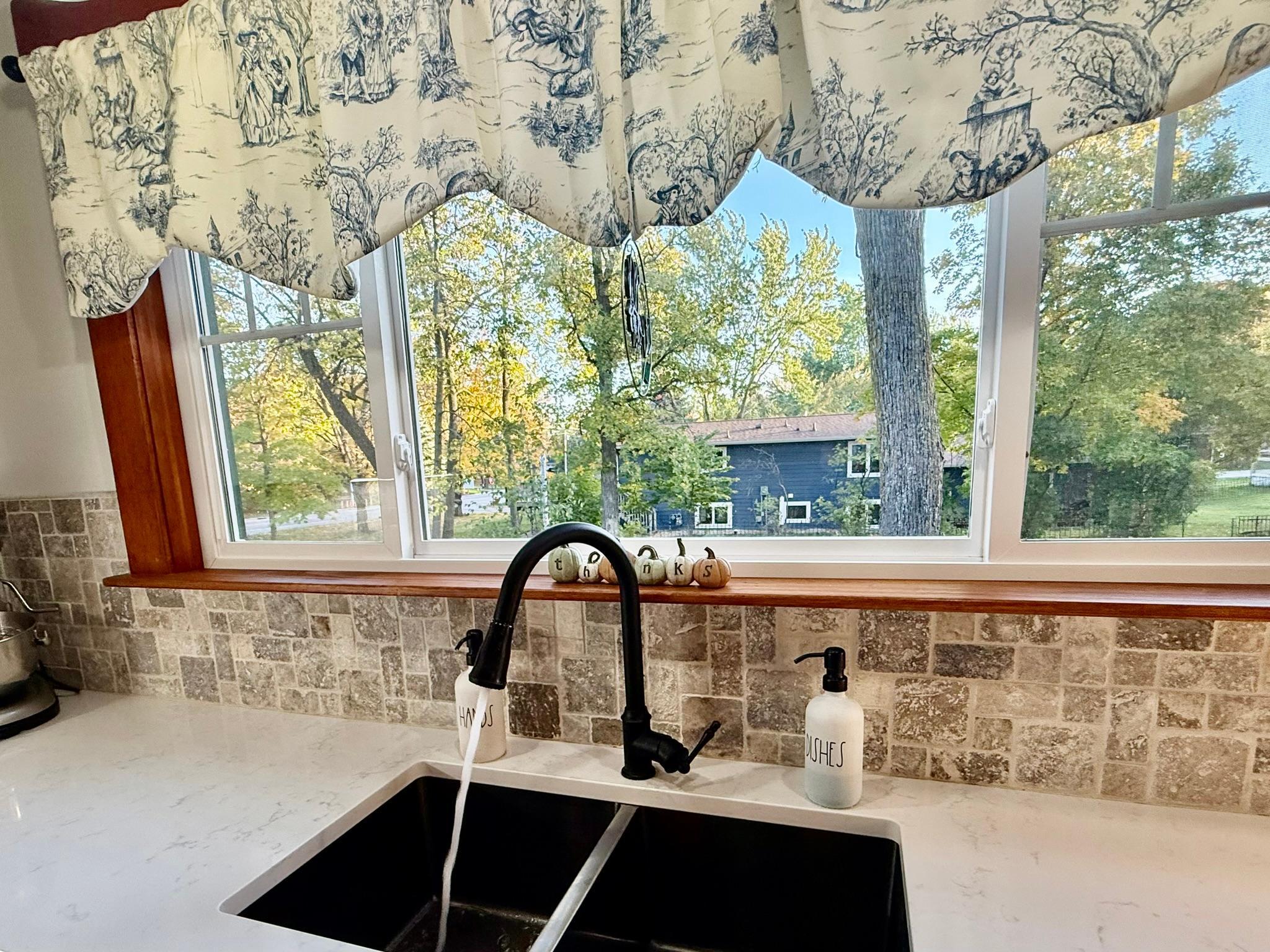 1920 single family home for sale at 3308 N Nokomis NE in Alexandria, MN — 4 bed, 4 bath (photo 23 of 91)