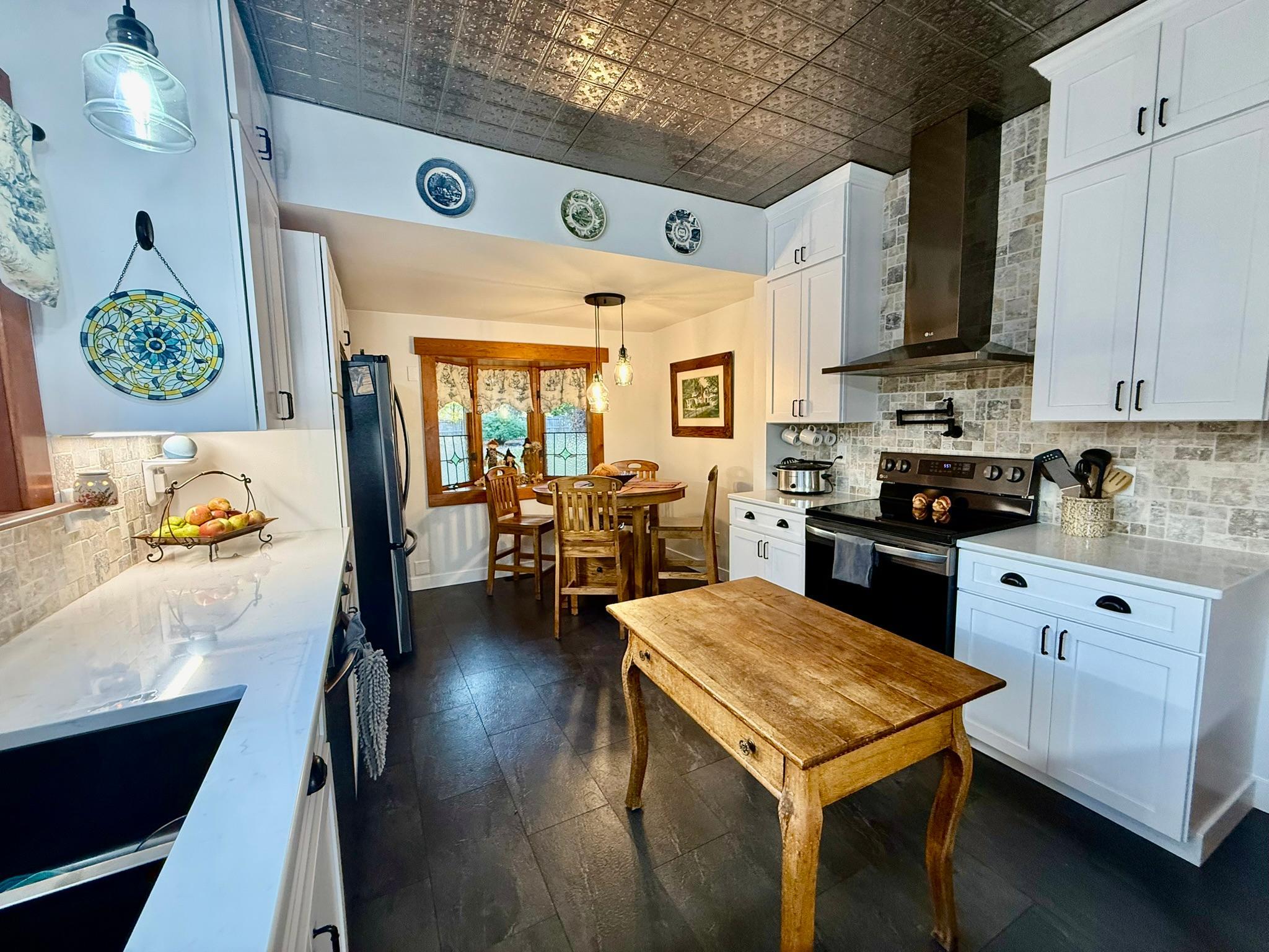 1920 single family home for sale at 3308 N Nokomis NE in Alexandria, MN — 4 bed, 4 bath (photo 25 of 91)